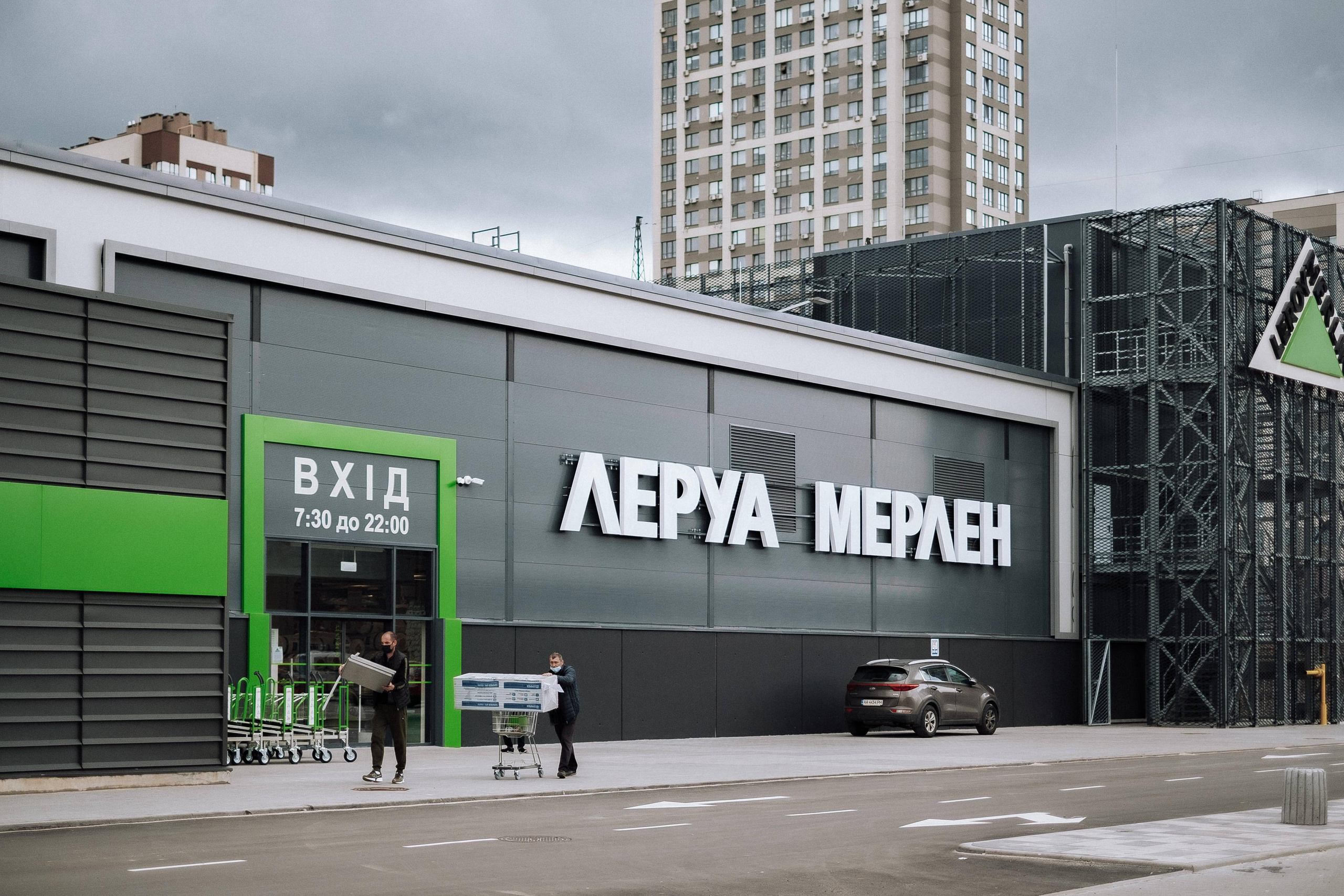 EXTERIER RETROVILLE. Ivan Skufinsky — wedding and family photographer in Vancouver