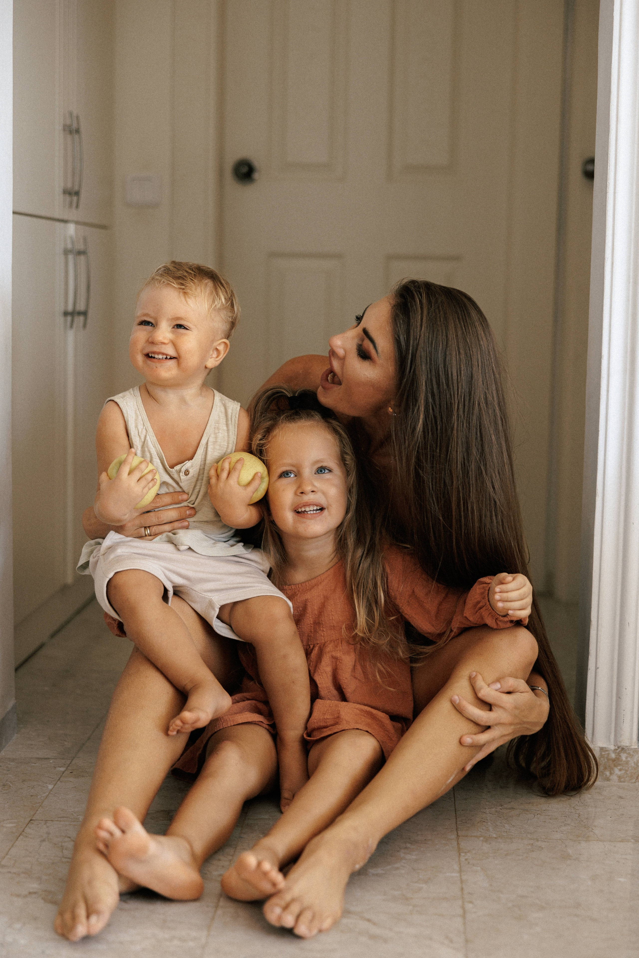 Home family shoot. Ivan Skufinsky — wedding and family photographer in Vancouver