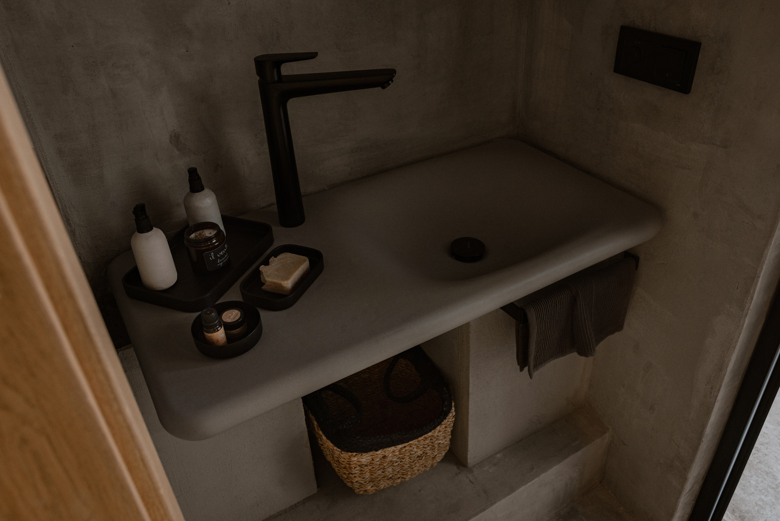 Interior photography and video shooting of a hotel in Bali style. Ivan Skufinsky — wedding and family photographer in Vancouver