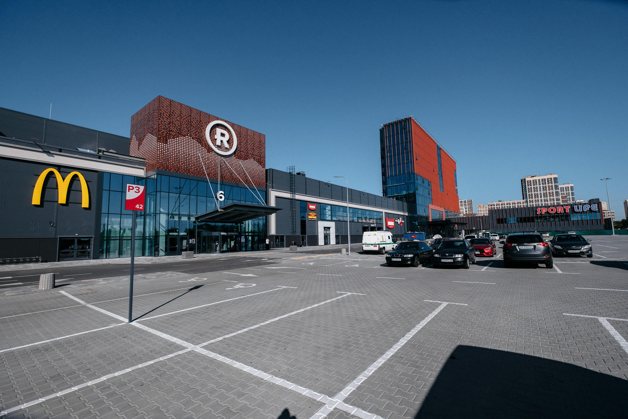 EXTERIER RETROVILLE. Ivan Skufinsky — wedding and family photographer in Vancouver