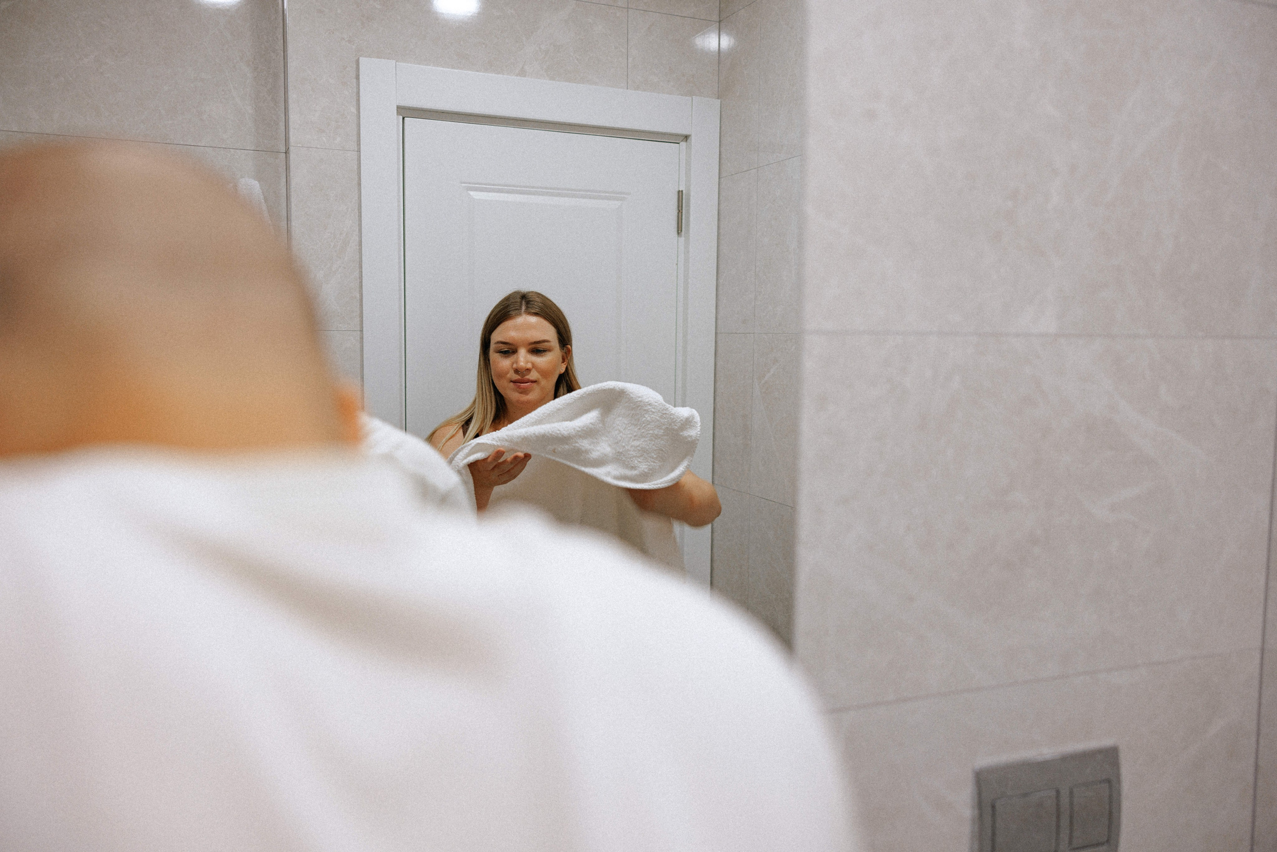 Family photo session at home. home family photo session with a newborn. Ivan Skufinsky — wedding and family photographer in Vancouver