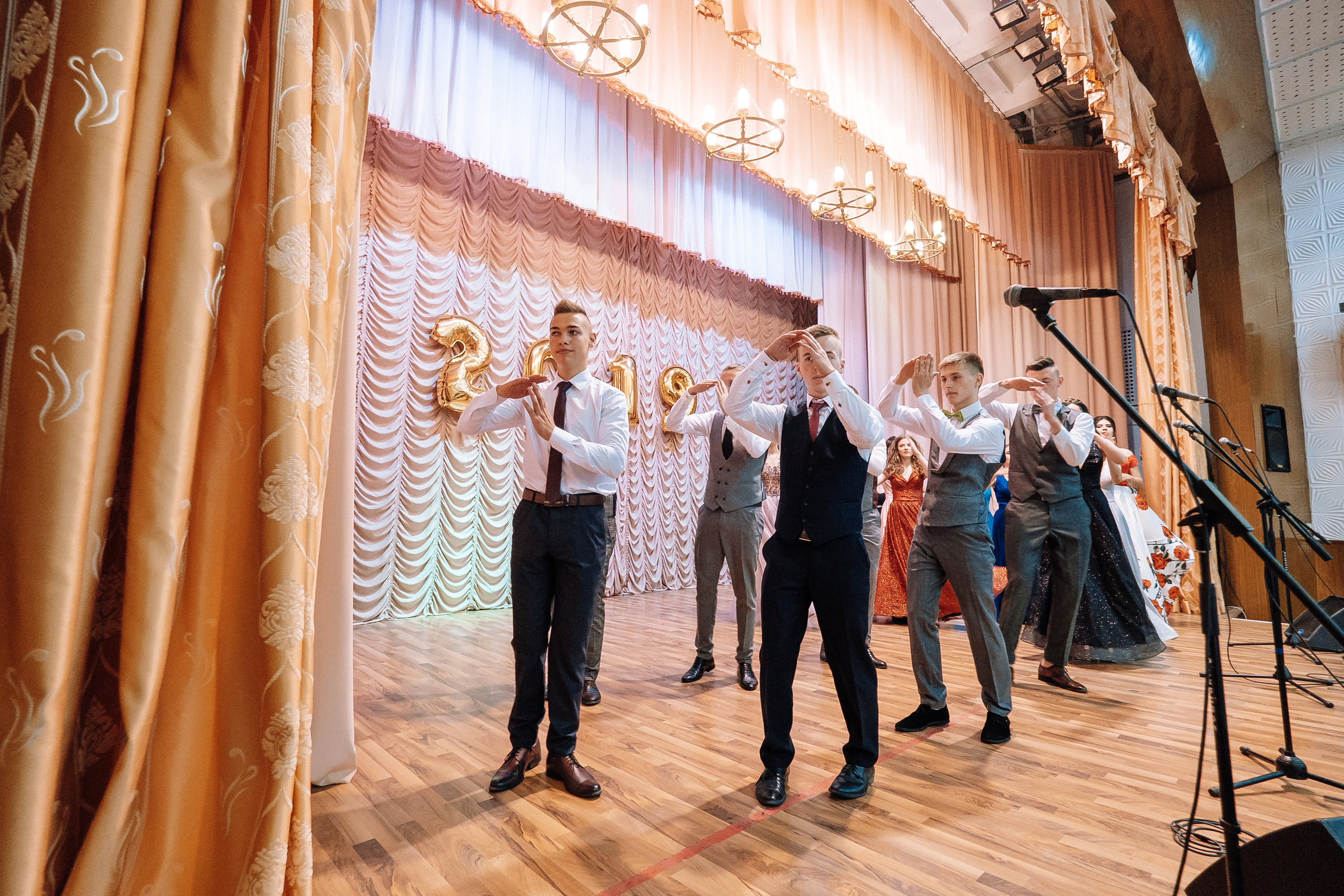 Выпускной школа номер 3. Хмельник. Ivan Skufinsky — wedding and family photographer in Vancouver