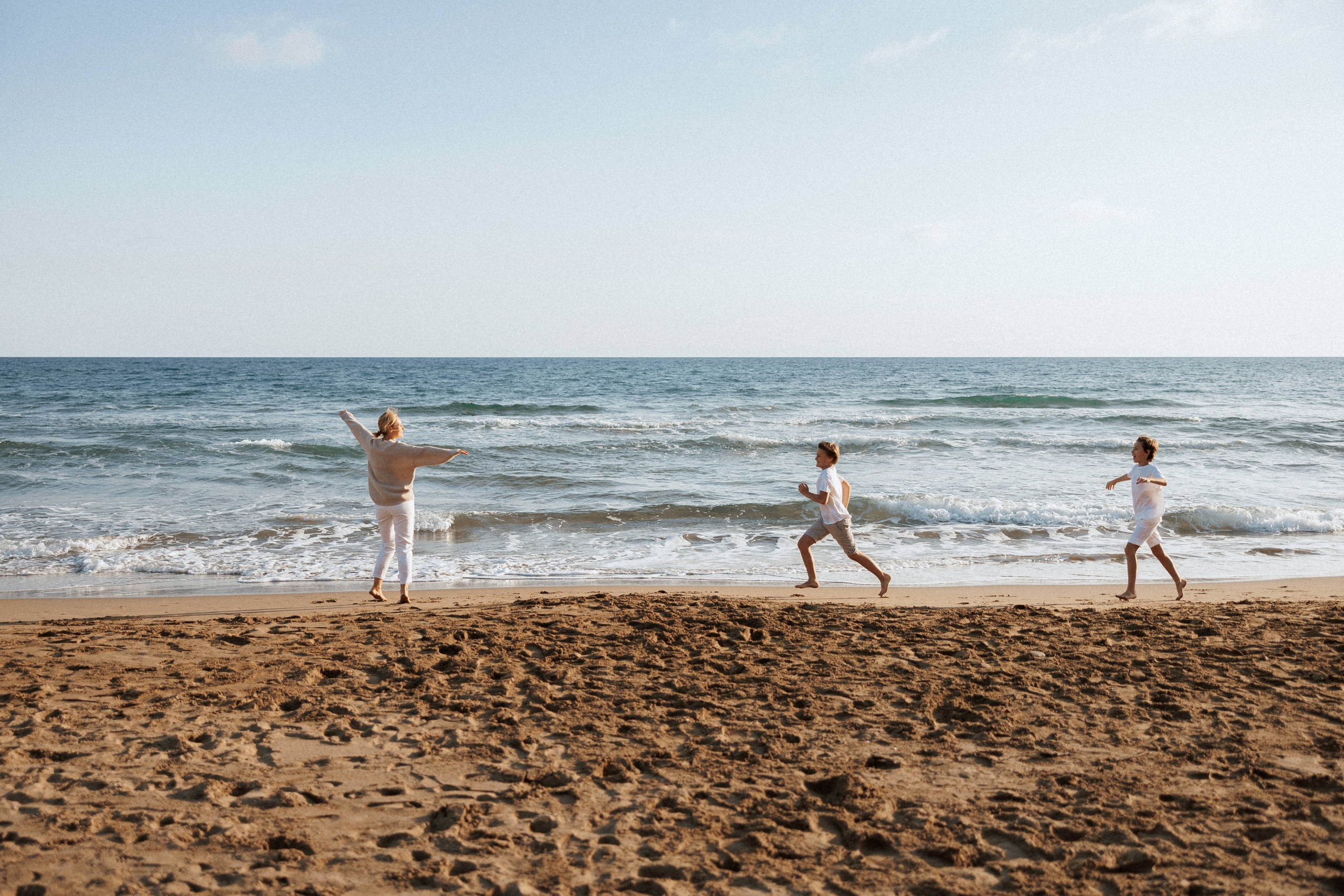 Family photo session on the beach in Vancouver BC Сanada. Twins. Ivan Skufinsky — wedding and family photographer in Vancouver