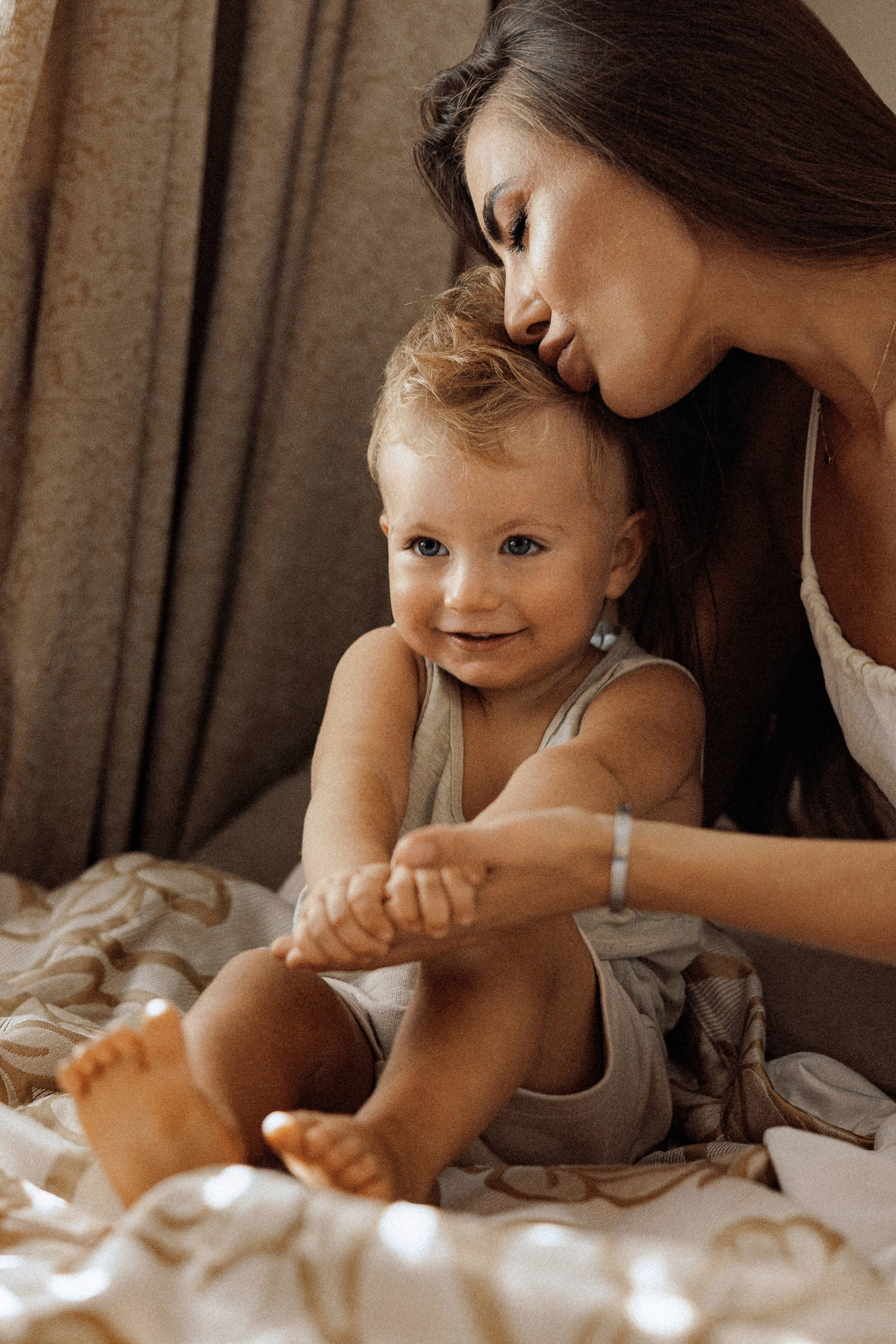 Home family shoot. Ivan Skufinsky — wedding and family photographer in Vancouver