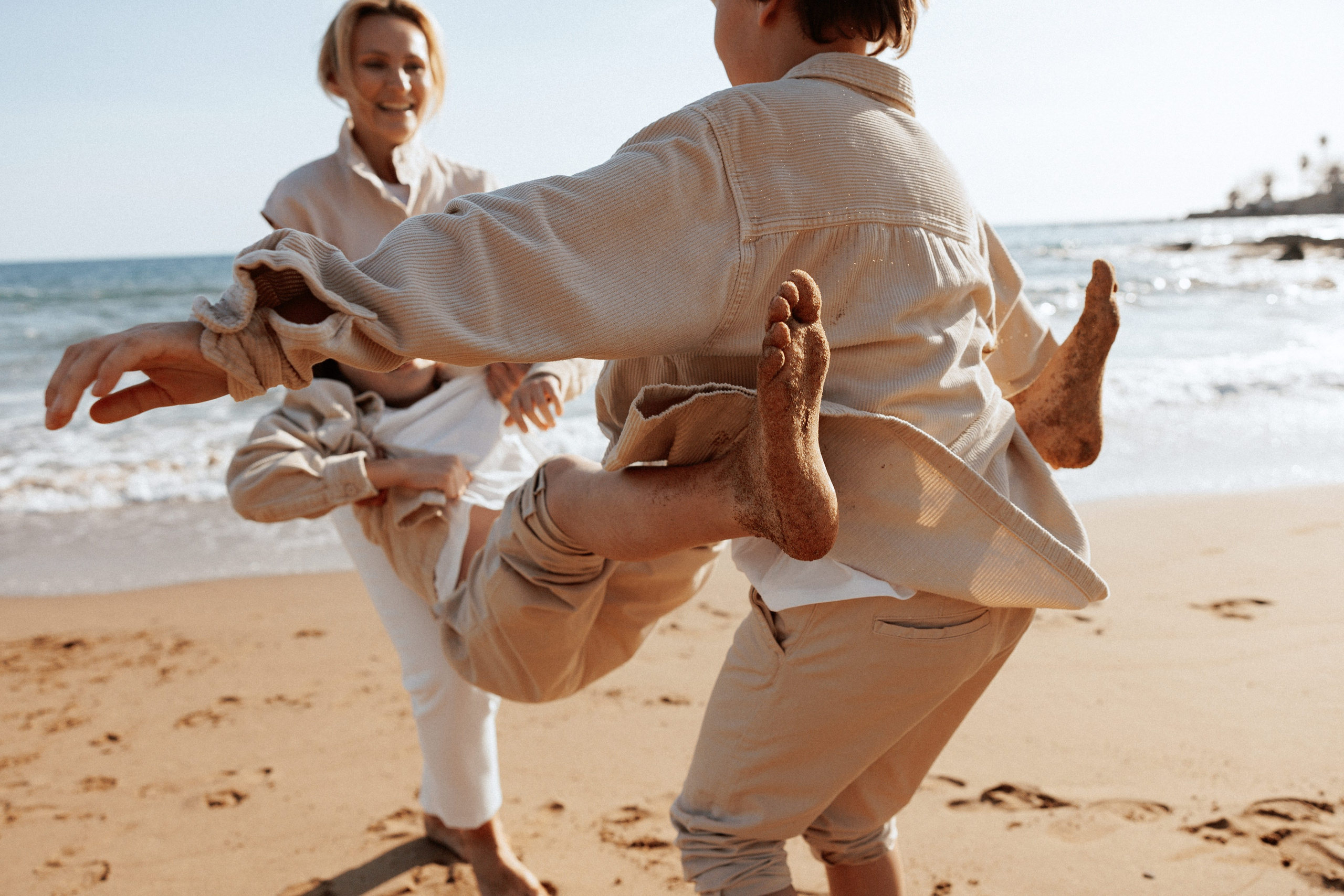 Family photo session on the beach in Vancouver BC Сanada. Twins. Ivan Skufinsky — wedding and family photographer in Vancouver