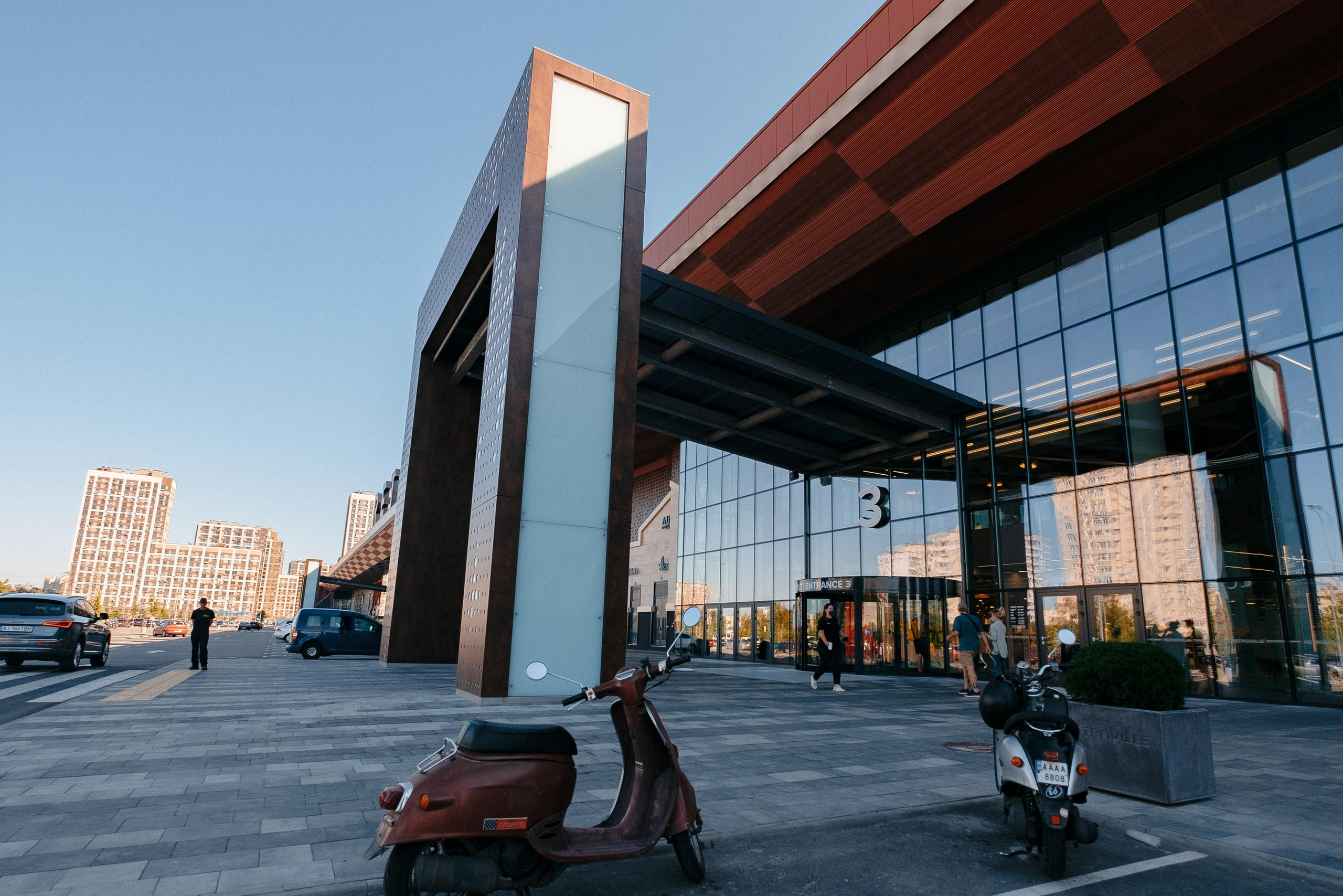 EXTERIER RETROVILLE. Ivan Skufinsky — wedding and family photographer in Vancouver