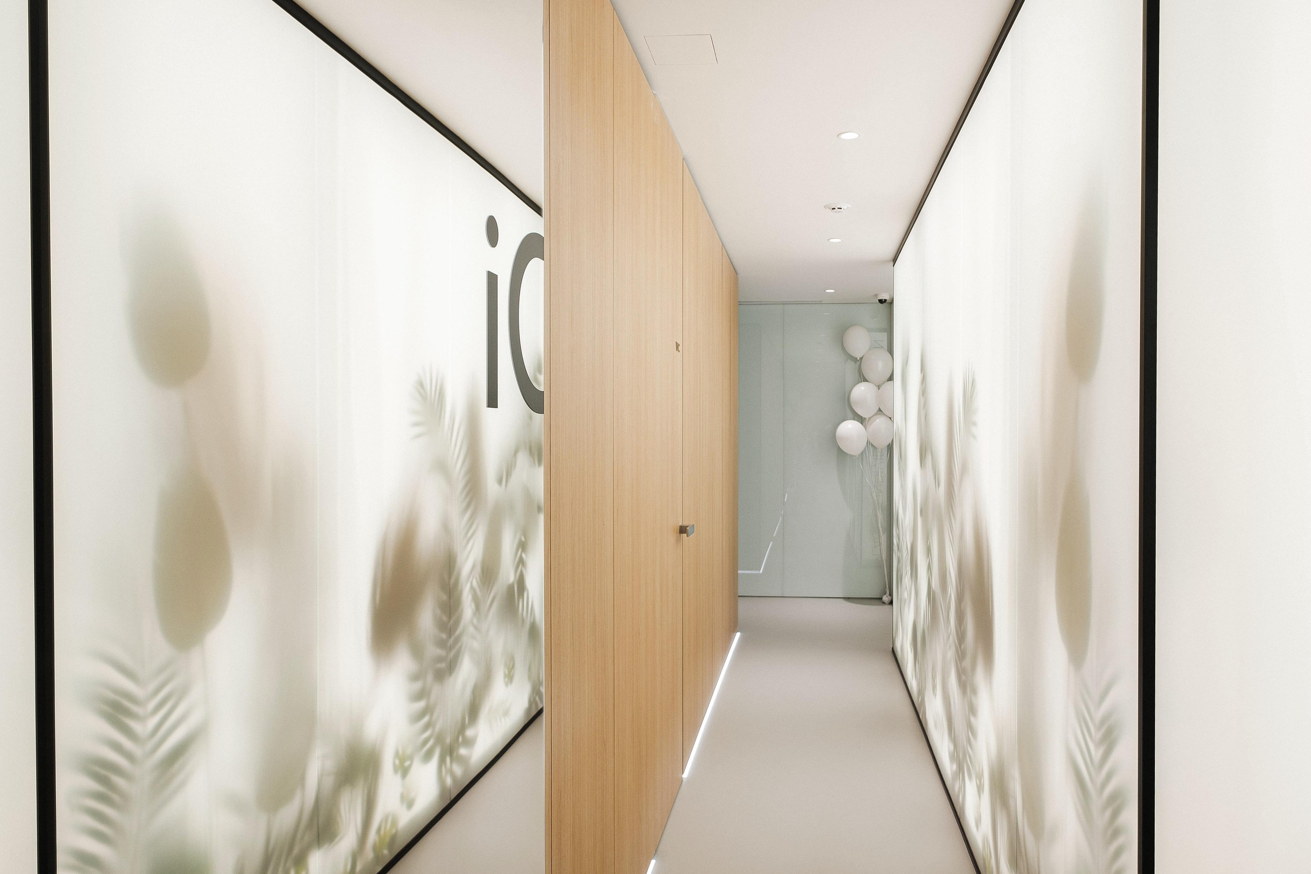 BEAUTY SAIOON OI. Ivan Skufinsky — wedding and family photographer in Vancouver