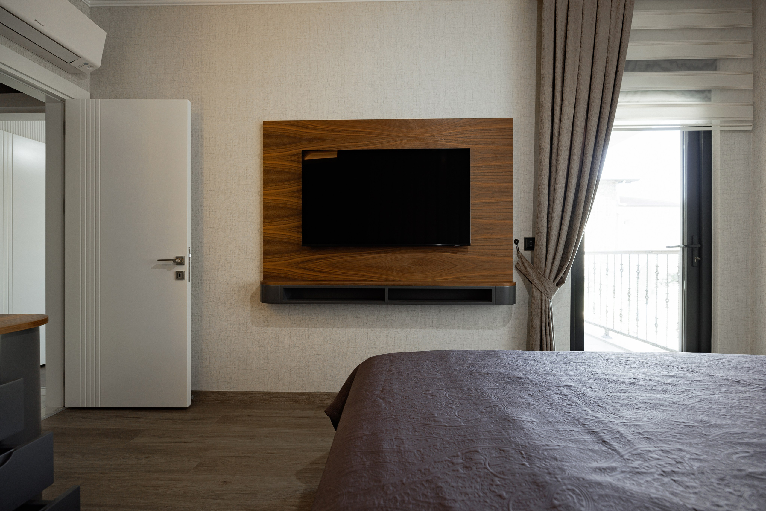 Real estate photographer in Vancouver Burnaby Richmond. Ivan Skufinsky — wedding and family photographer in Vancouver