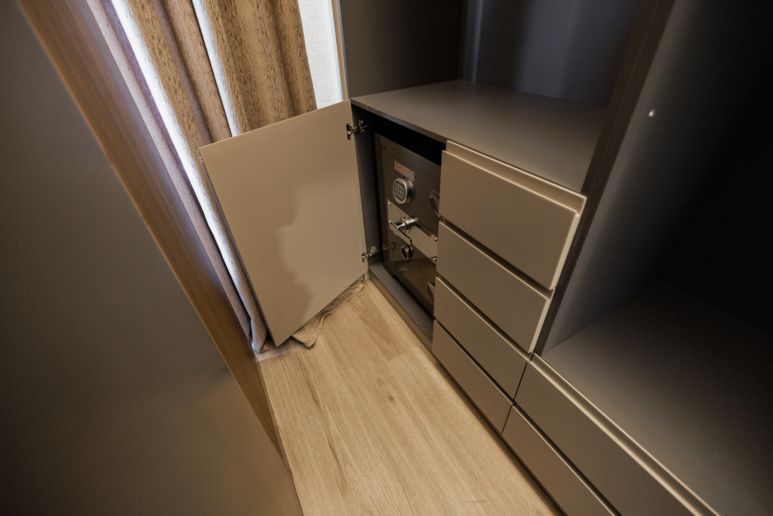 Real estate photographer in Vancouver Burnaby Richmond. Ivan Skufinsky — wedding and family photographer in Vancouver