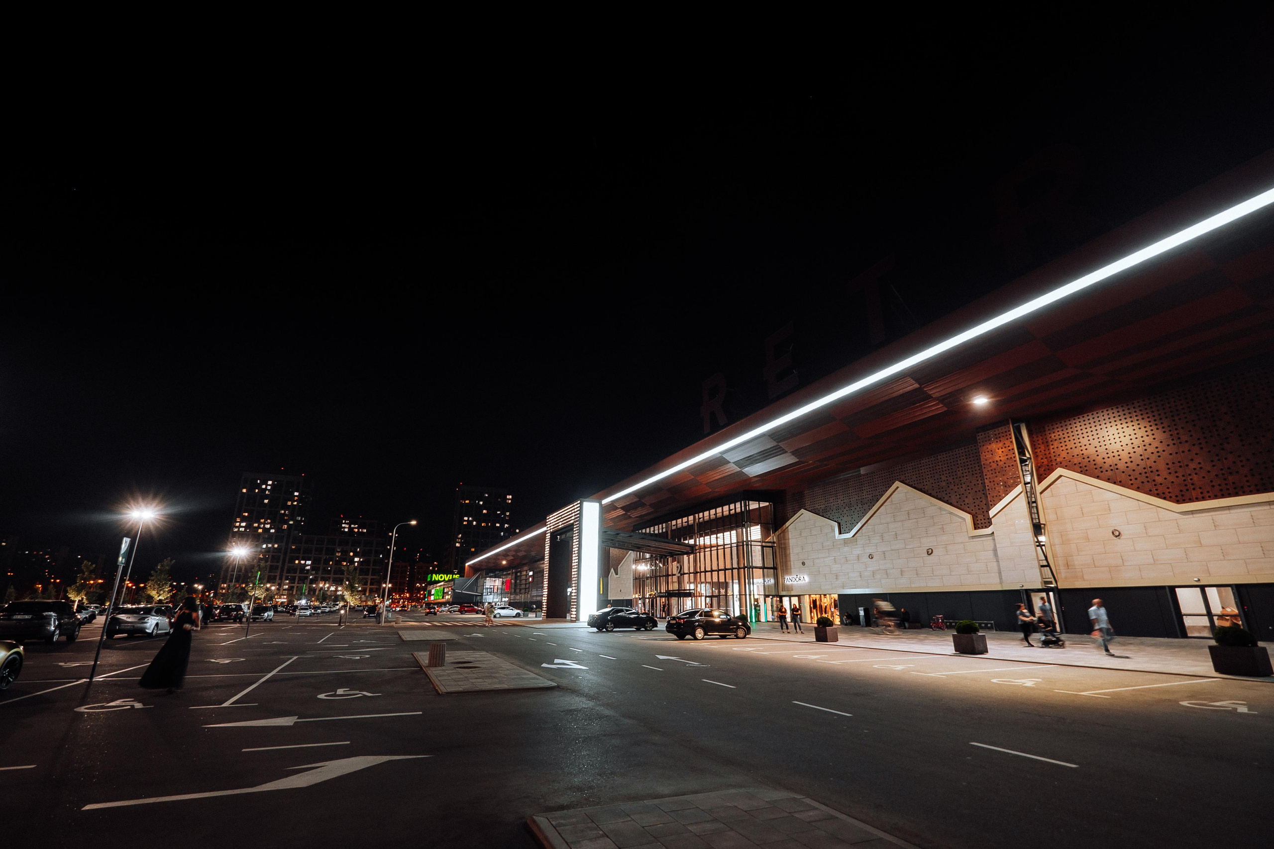 EXTERIER RETROVILLE. Ivan Skufinsky — wedding and family photographer in Vancouver