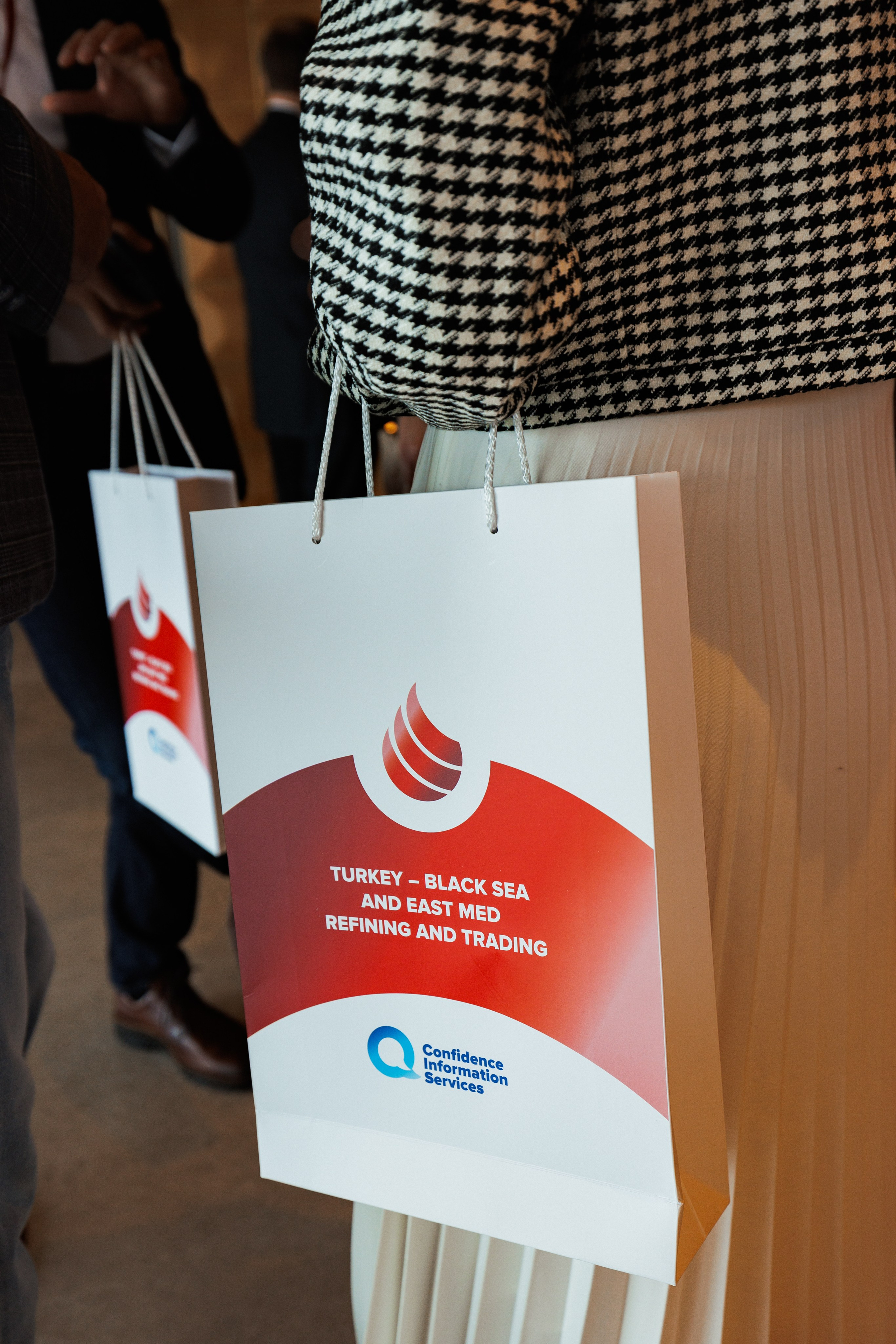 EXECUTIVE RETREAT Izmir Confidence Information Services. Ivan Skufinsky — wedding and family photographer in Vancouver