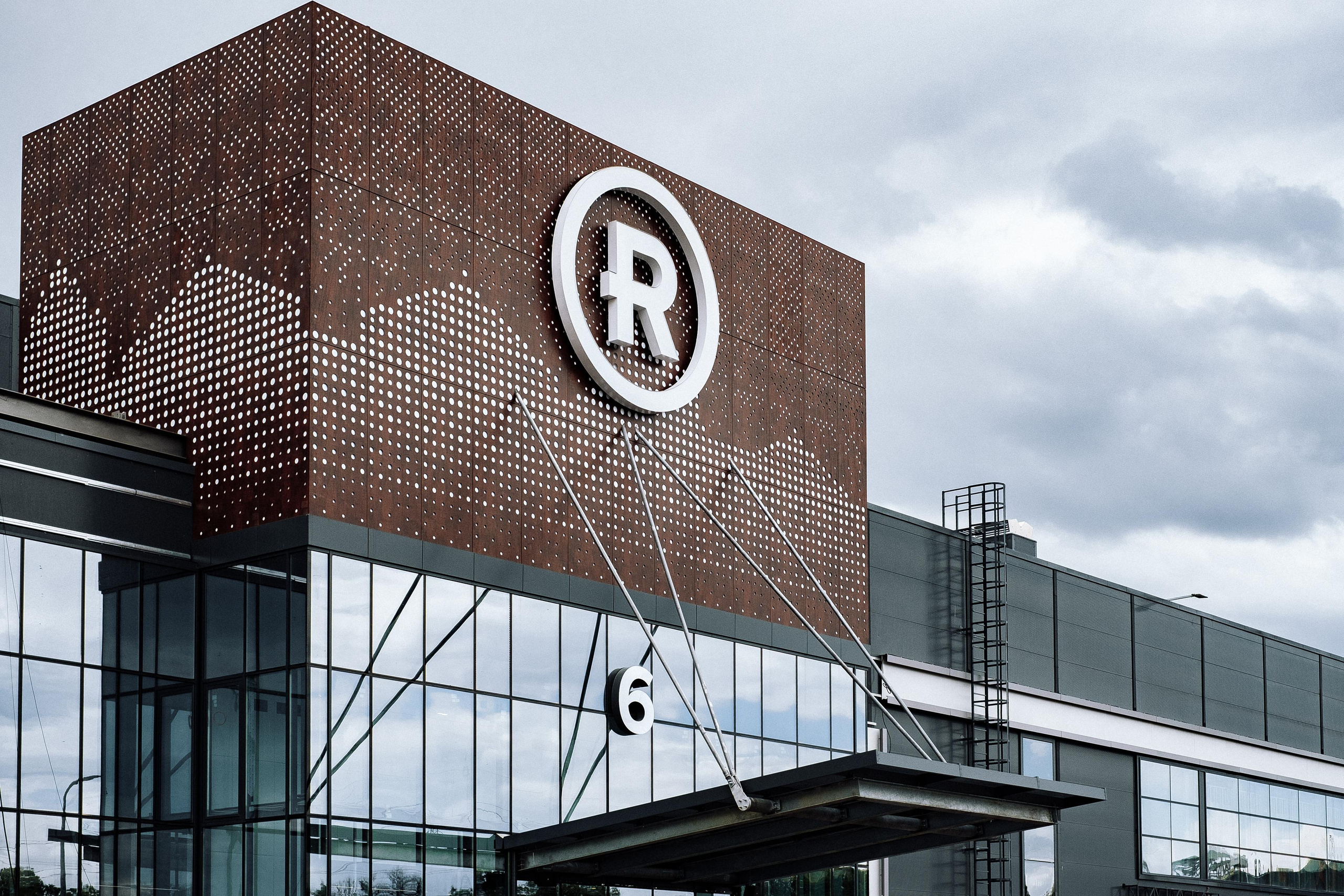 EXTERIER RETROVILLE. Ivan Skufinsky — wedding and family photographer in Vancouver