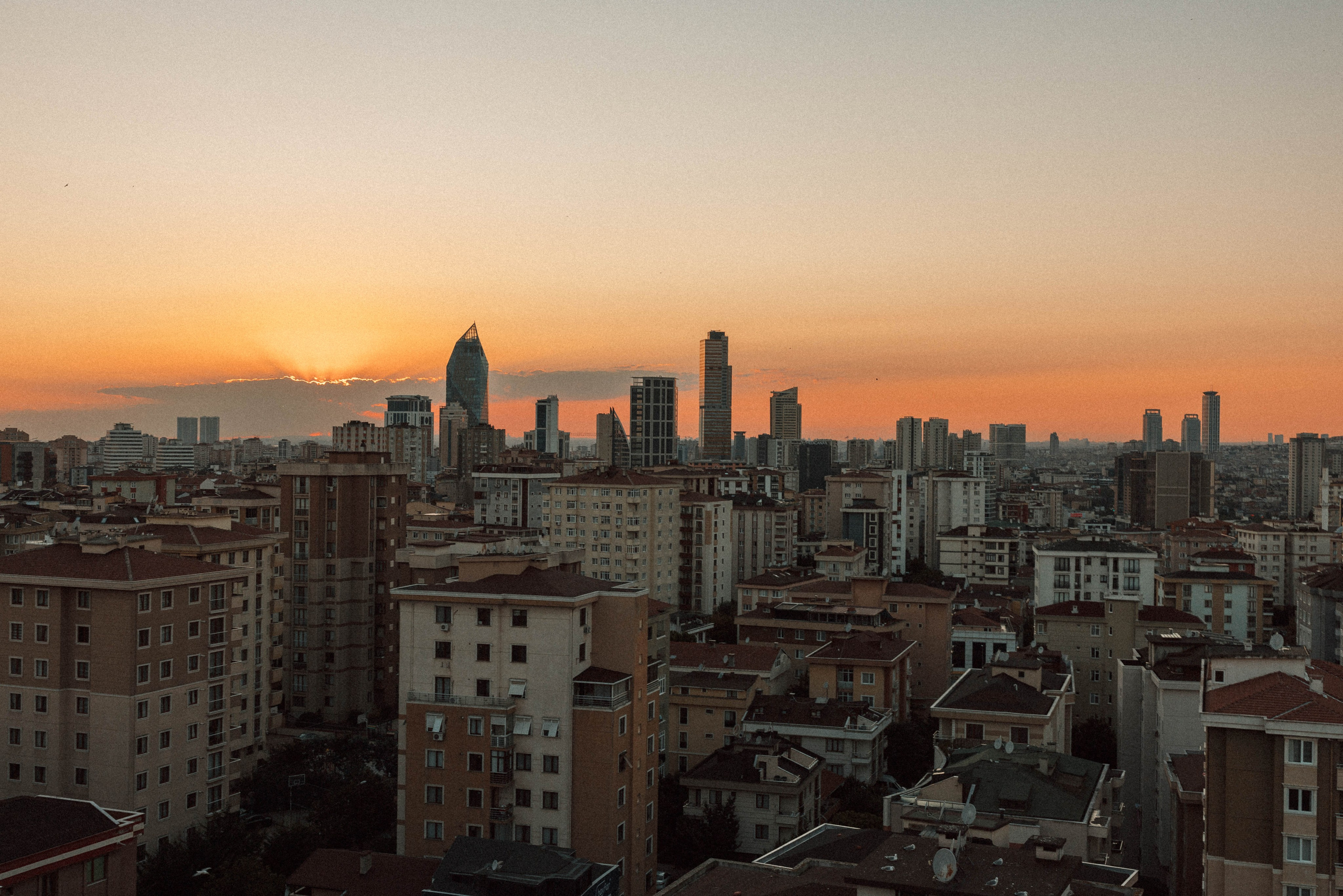 Family photo session at home. home family photo session with a newborn. Ivan Skufinsky — wedding and family photographer in Vancouver