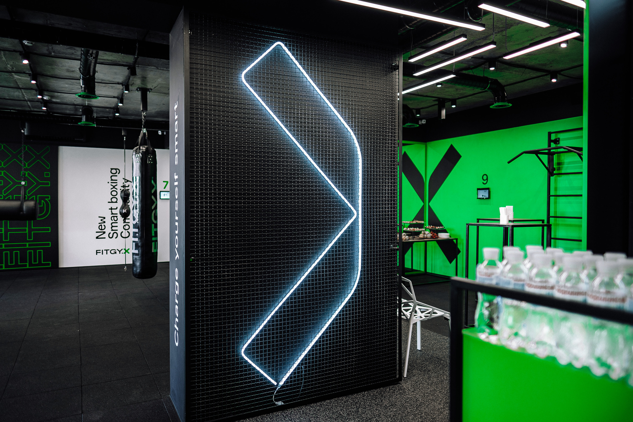 FitgyX контент 1 интерьер. Ivan Skufinsky — wedding and family photographer in Vancouver