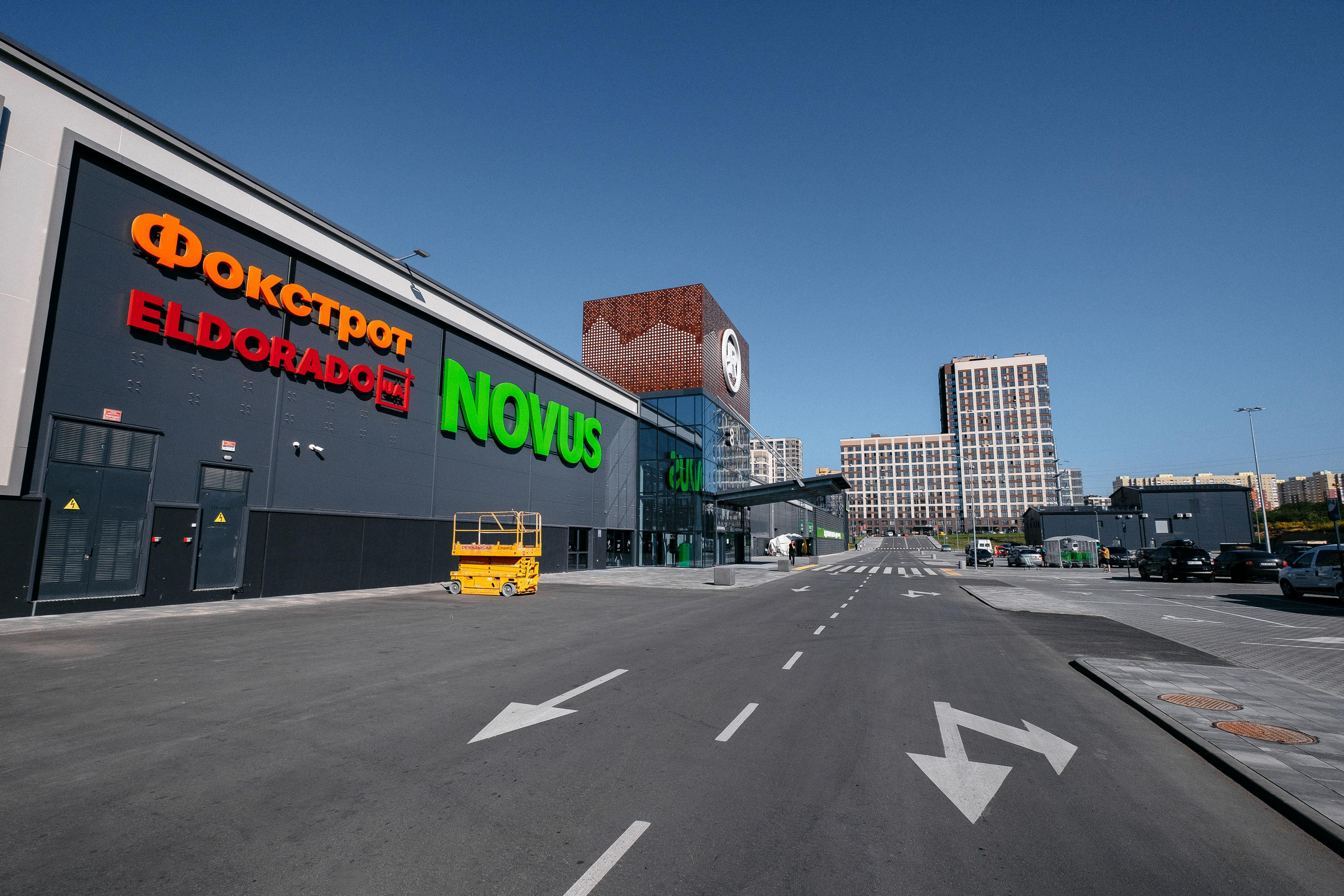 EXTERIER RETROVILLE. Ivan Skufinsky — wedding and family photographer in Vancouver