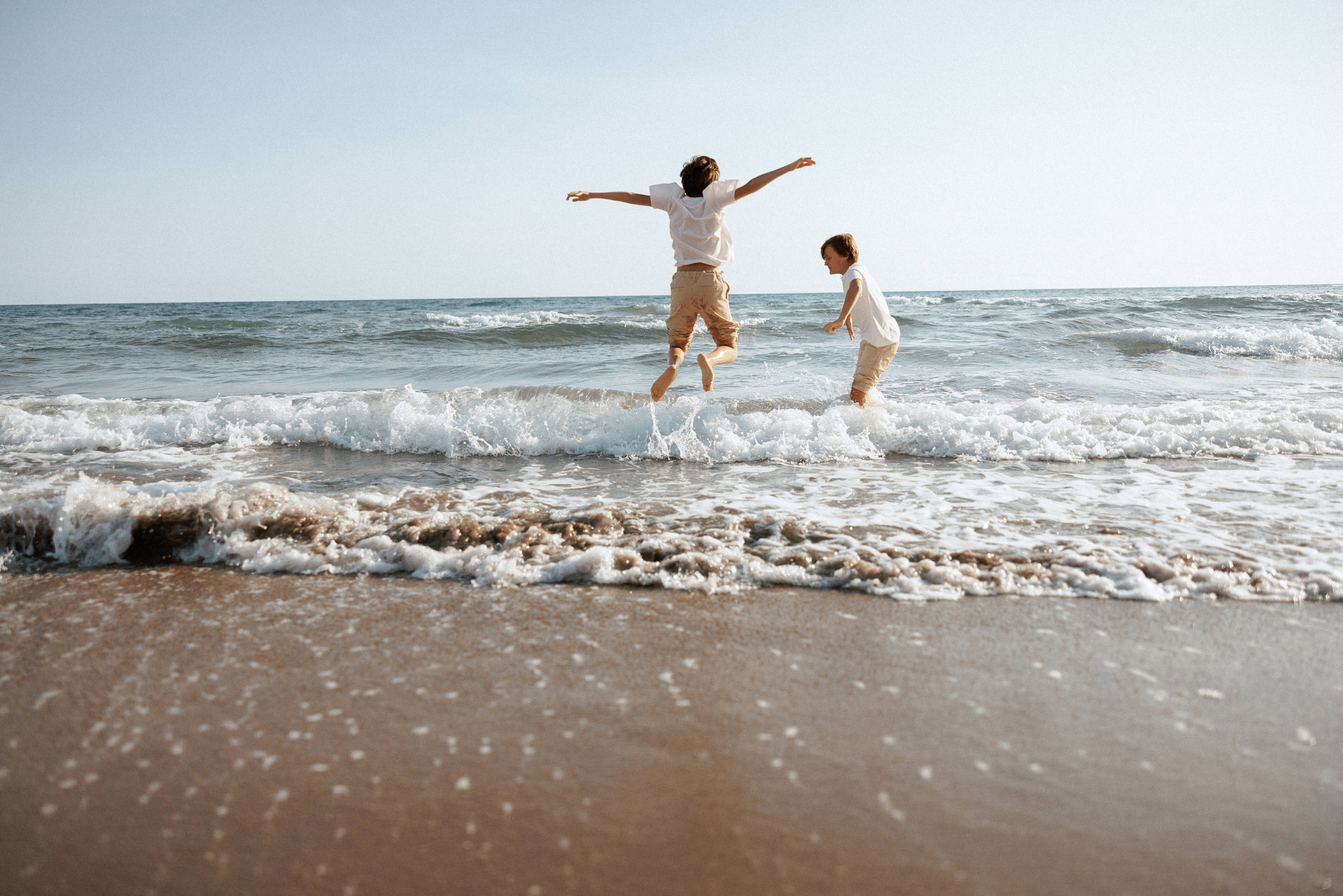 Family photo session on the beach in Vancouver BC Сanada. Twins. Ivan Skufinsky — wedding and family photographer in Vancouver