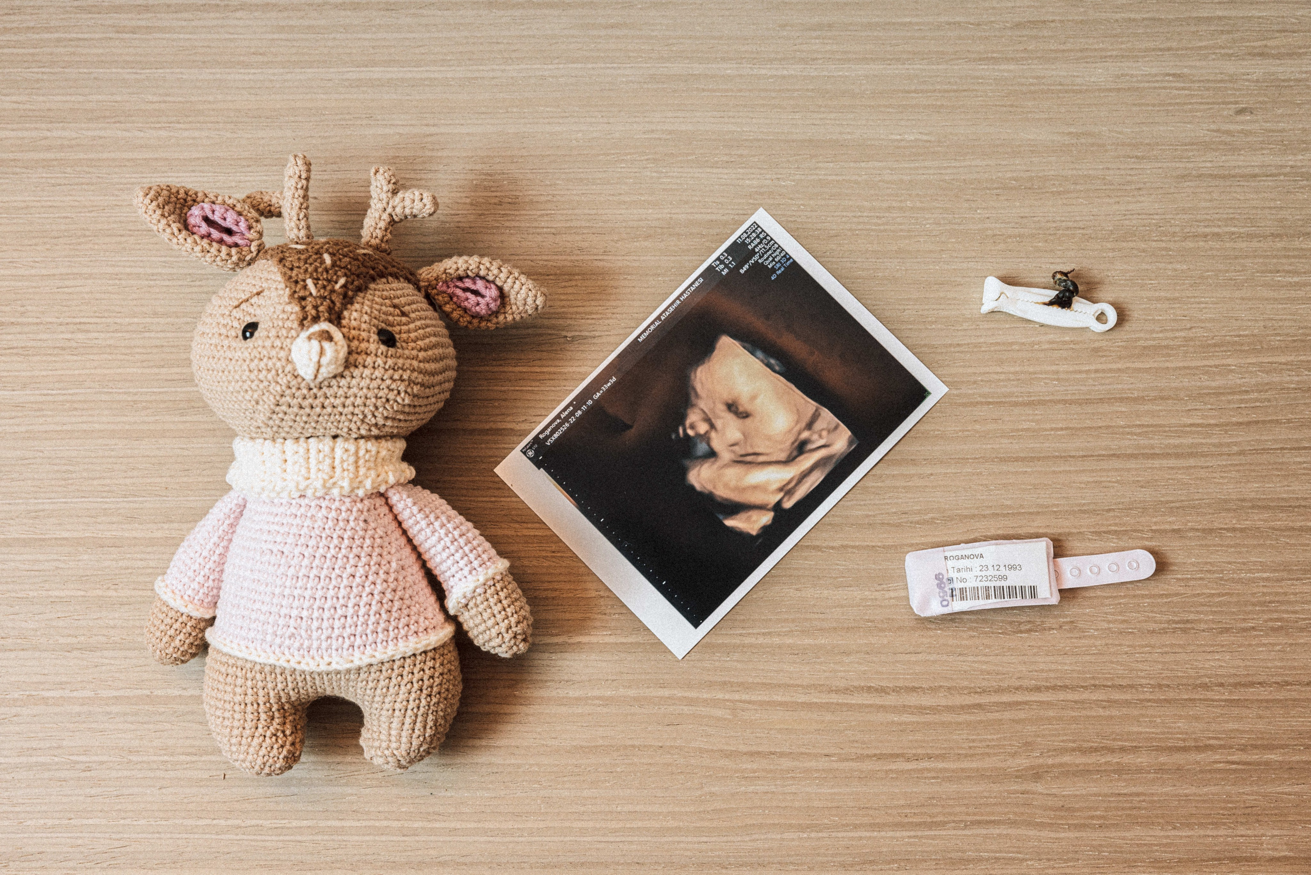 Family photo session at home. home family photo session with a newborn. Ivan Skufinsky — wedding and family photographer in Vancouver