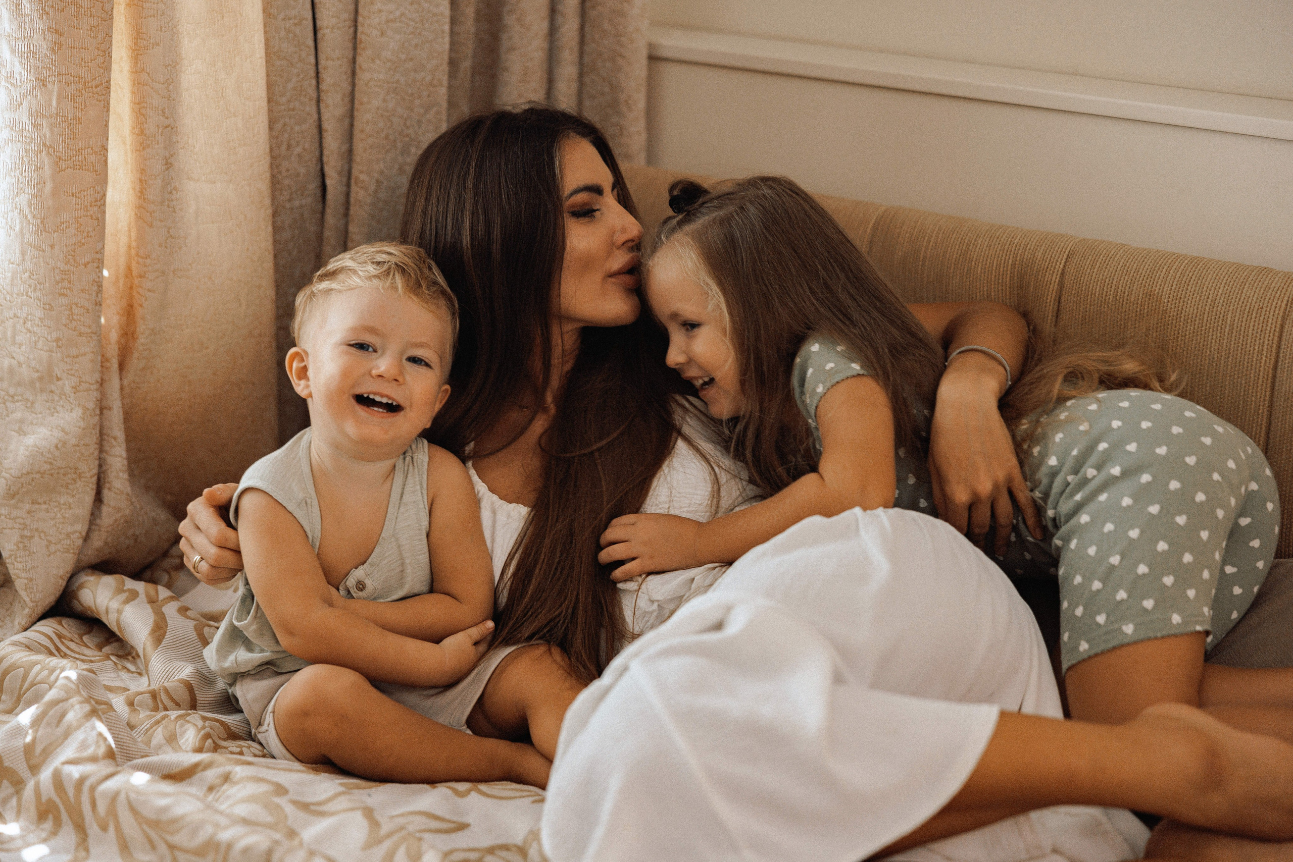 Home family shoot. Ivan Skufinsky — wedding and family photographer in Vancouver