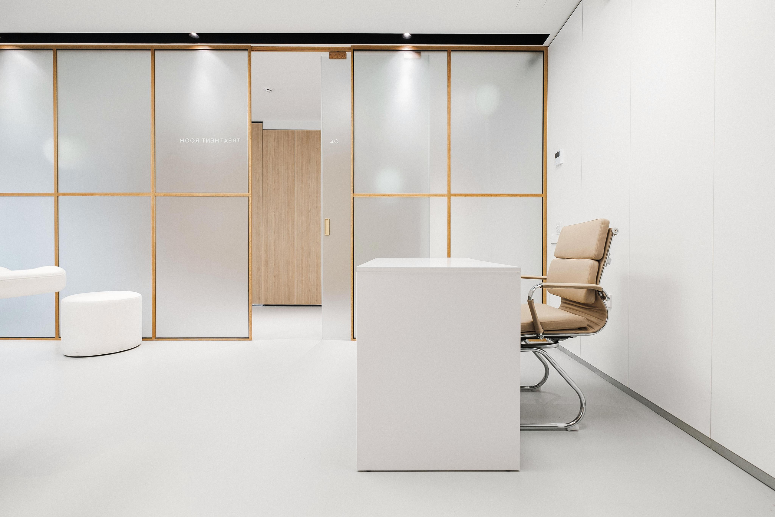 BEAUTY SAIOON OI. Ivan Skufinsky — wedding and family photographer in Vancouver