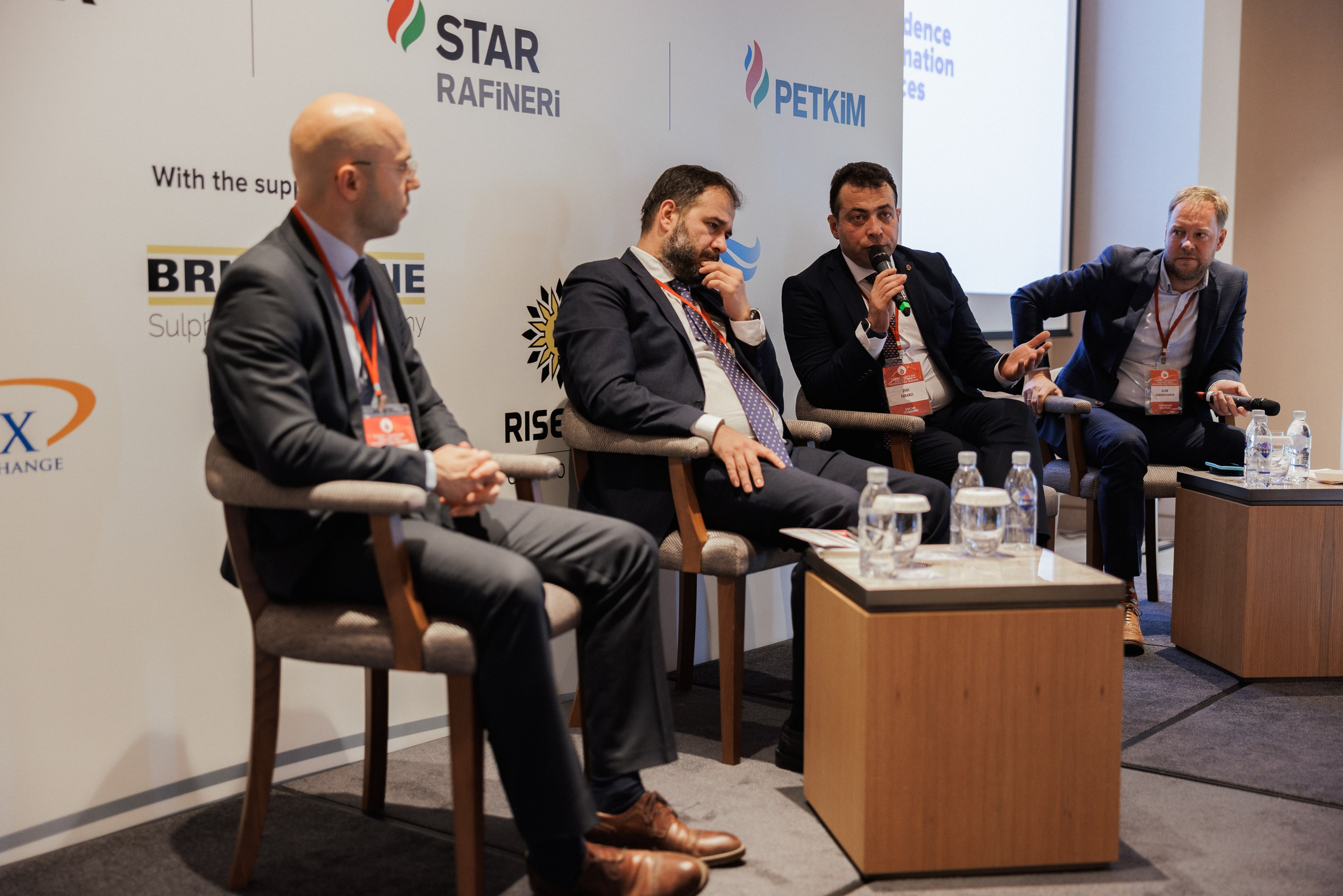 EXECUTIVE RETREAT Izmir Confidence Information Services. Ivan Skufinsky — wedding and family photographer in Vancouver