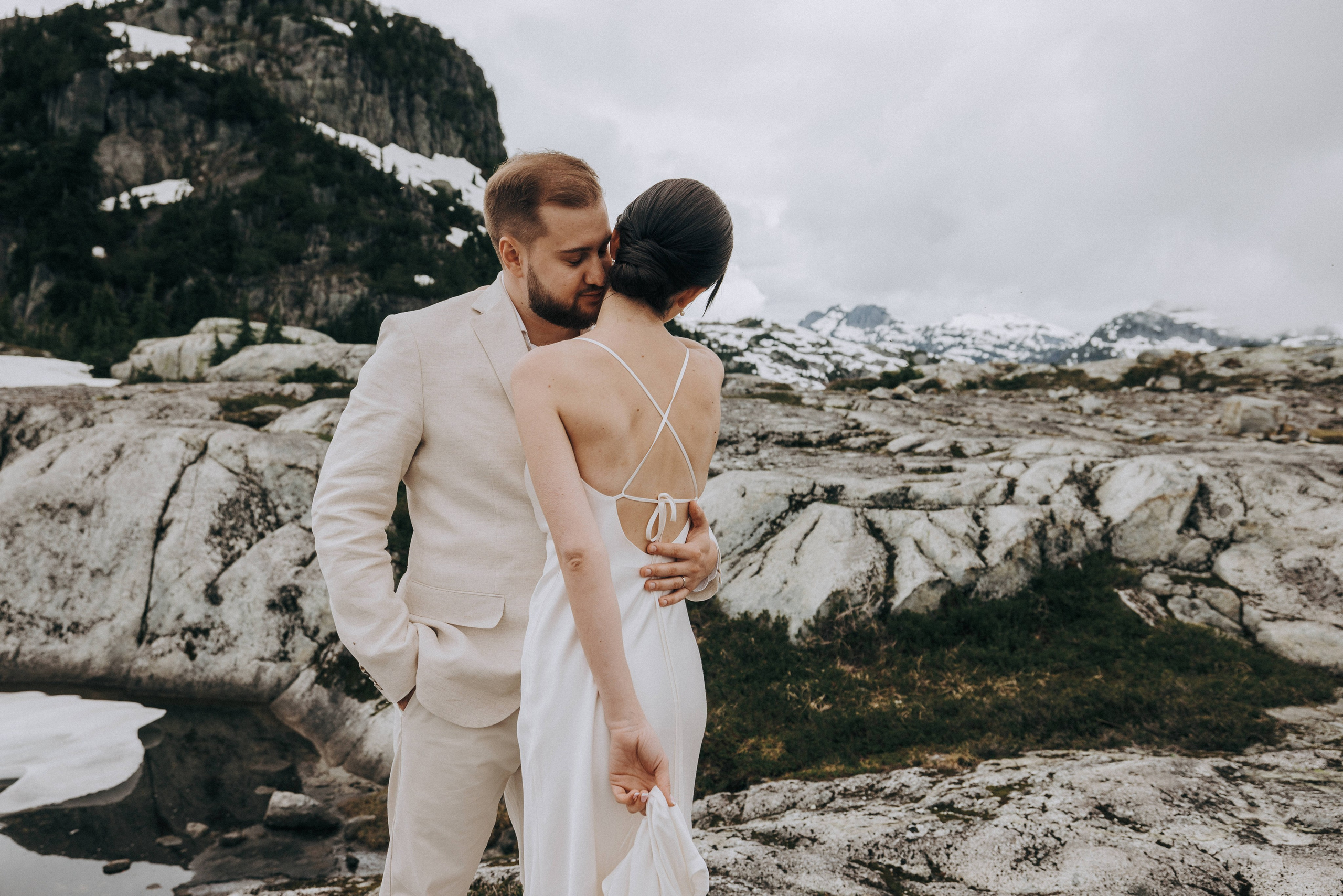 Sky-High Love: Stunning Vancouver Mountain Wedding Shoot by Helicopter. Ivan Skufinsky — wedding and family photographer in Vancouver