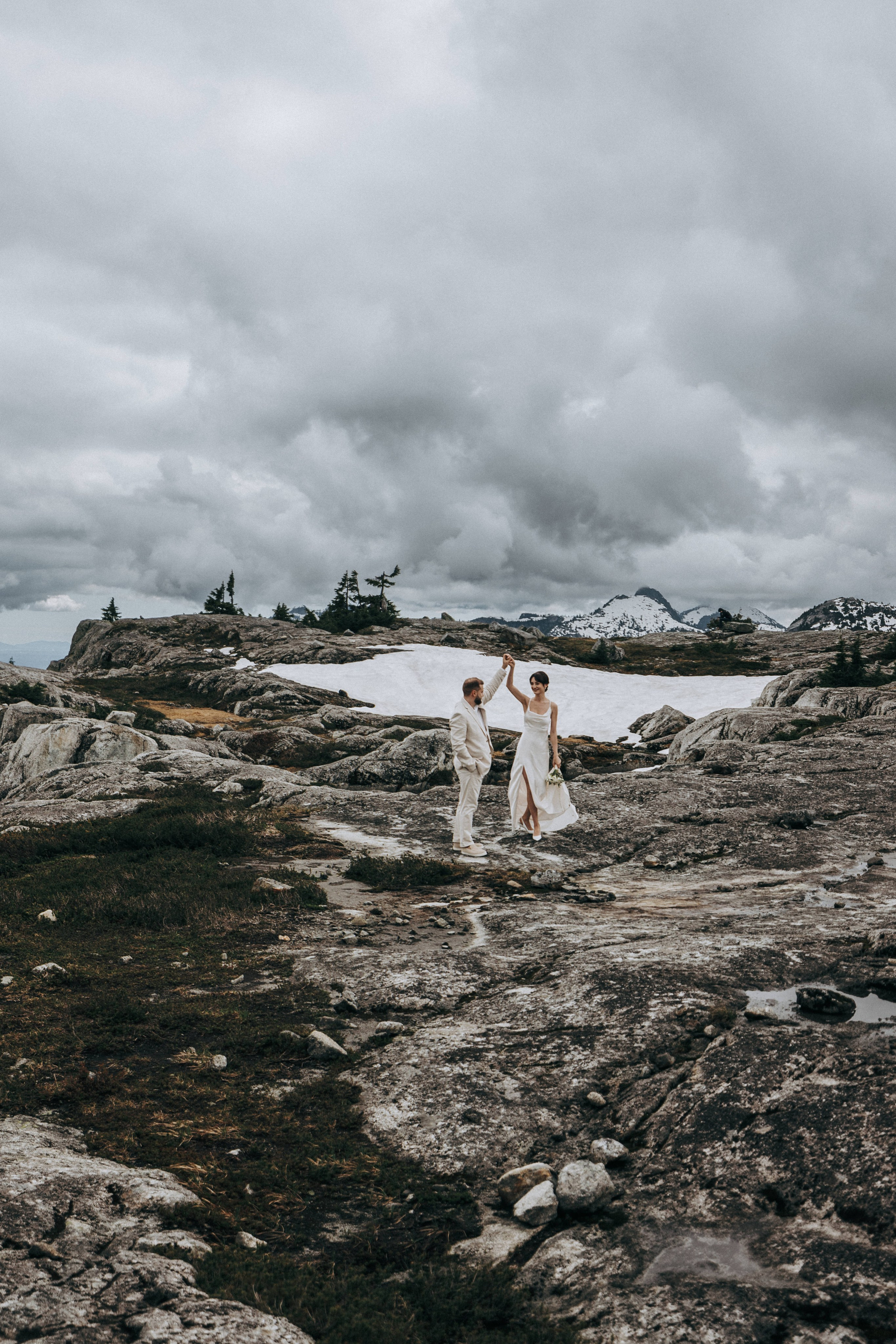 Sky-High Love: Stunning Vancouver Mountain Wedding Shoot by Helicopter. Ivan Skufinsky — wedding and family photographer in Vancouver