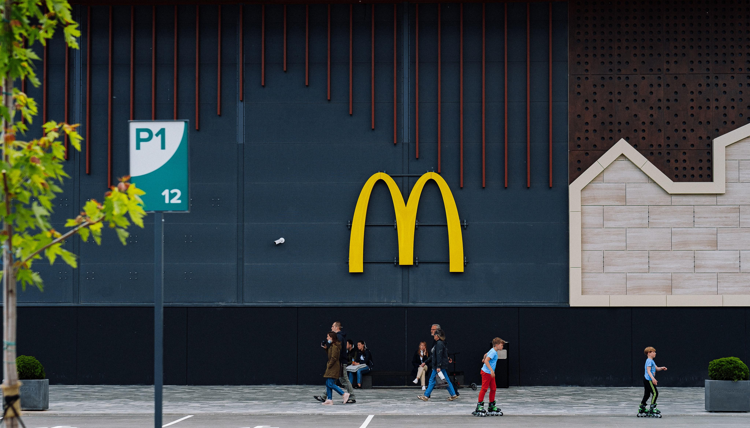 EXTERIER RETROVILLE. Ivan Skufinsky — wedding and family photographer in Vancouver