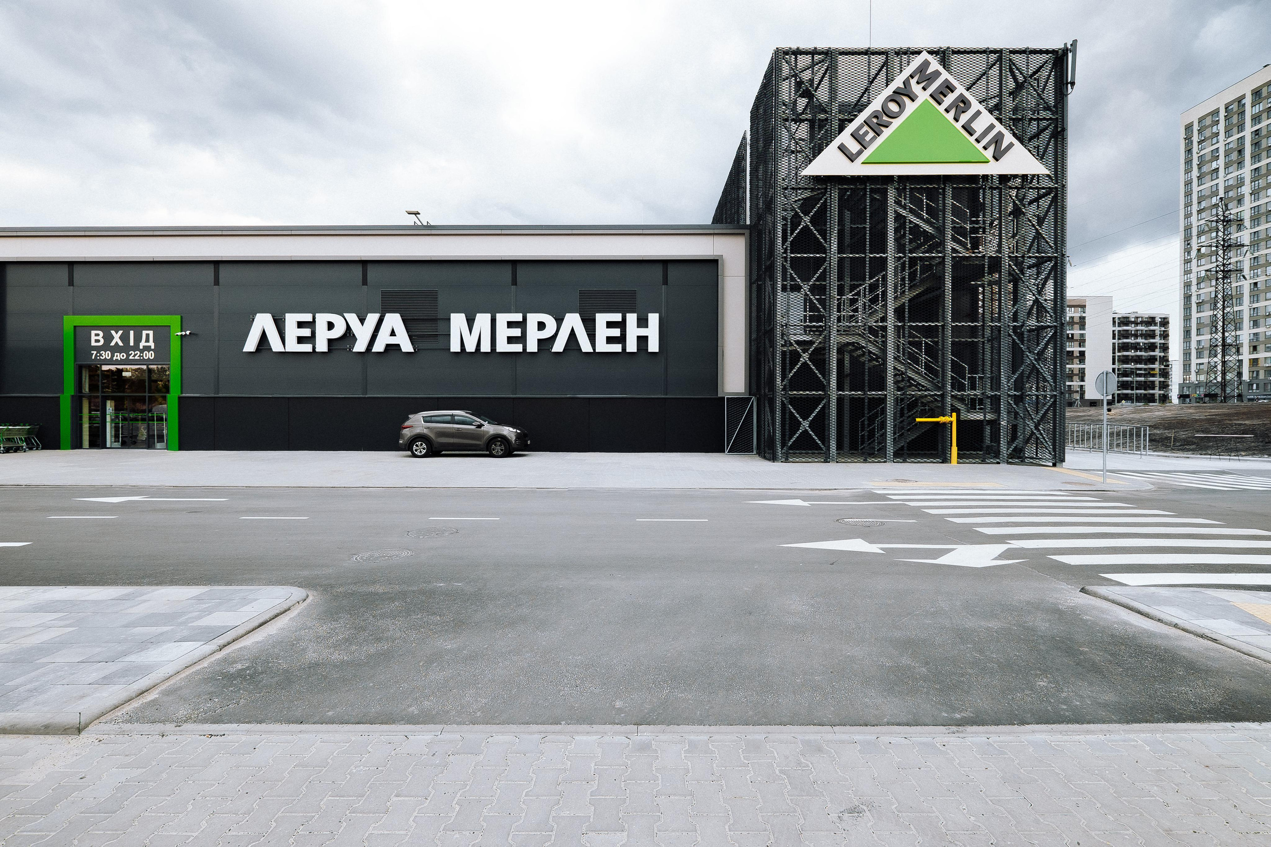 EXTERIER RETROVILLE. Ivan Skufinsky — wedding and family photographer in Vancouver