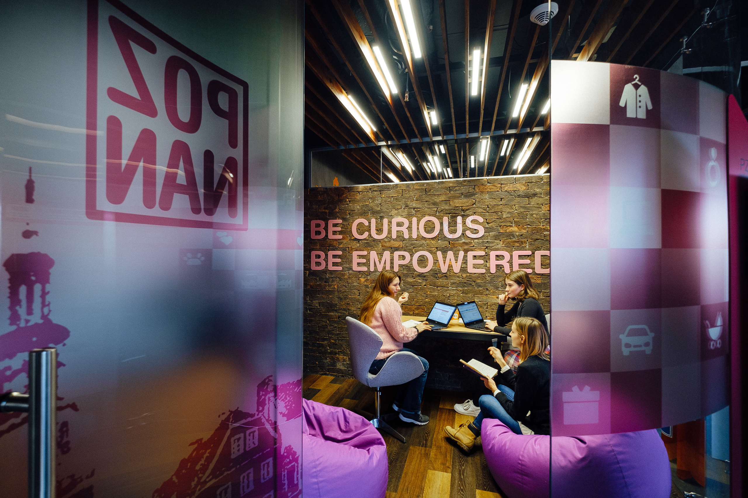 Фотоэкскурсия в компанию OLX. Ivan Skufinsky — wedding and family photographer in Vancouver