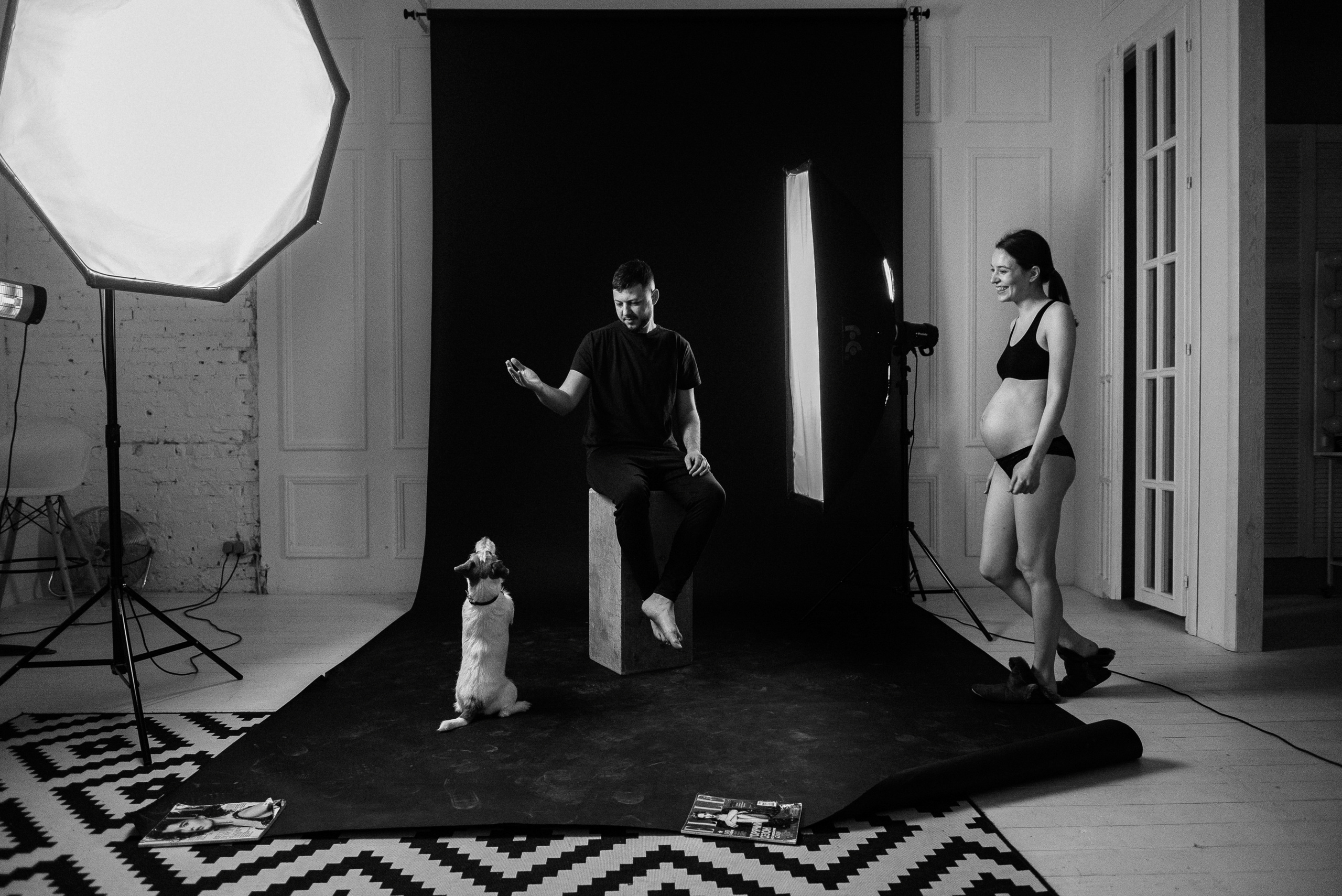 Pregnancy photo session in a photo studio with a dog. Ivan Skufinsky — wedding and family photographer in Vancouver