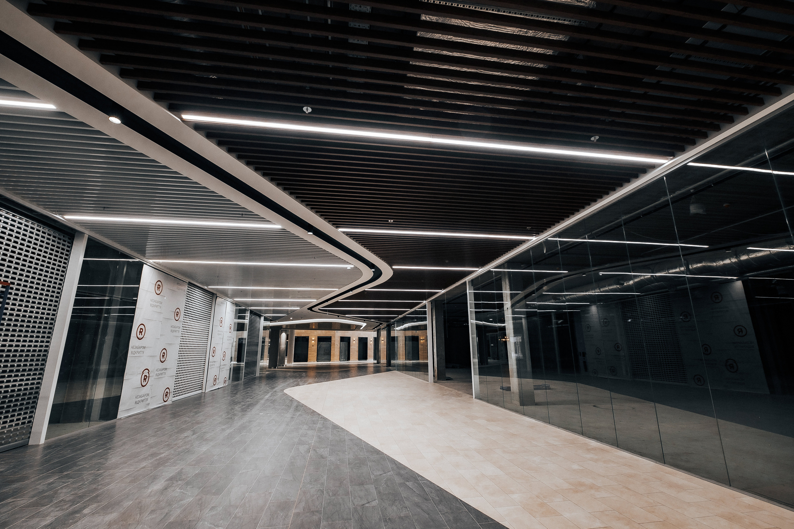 INTERIOR RETROVILLE. Ivan Skufinsky — wedding and family photographer in Vancouver