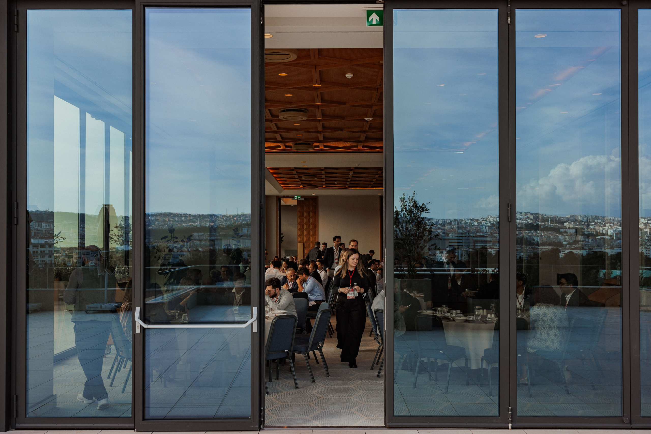 EXECUTIVE RETREAT Izmir Confidence Information Services. Ivan Skufinsky — wedding and family photographer in Vancouver