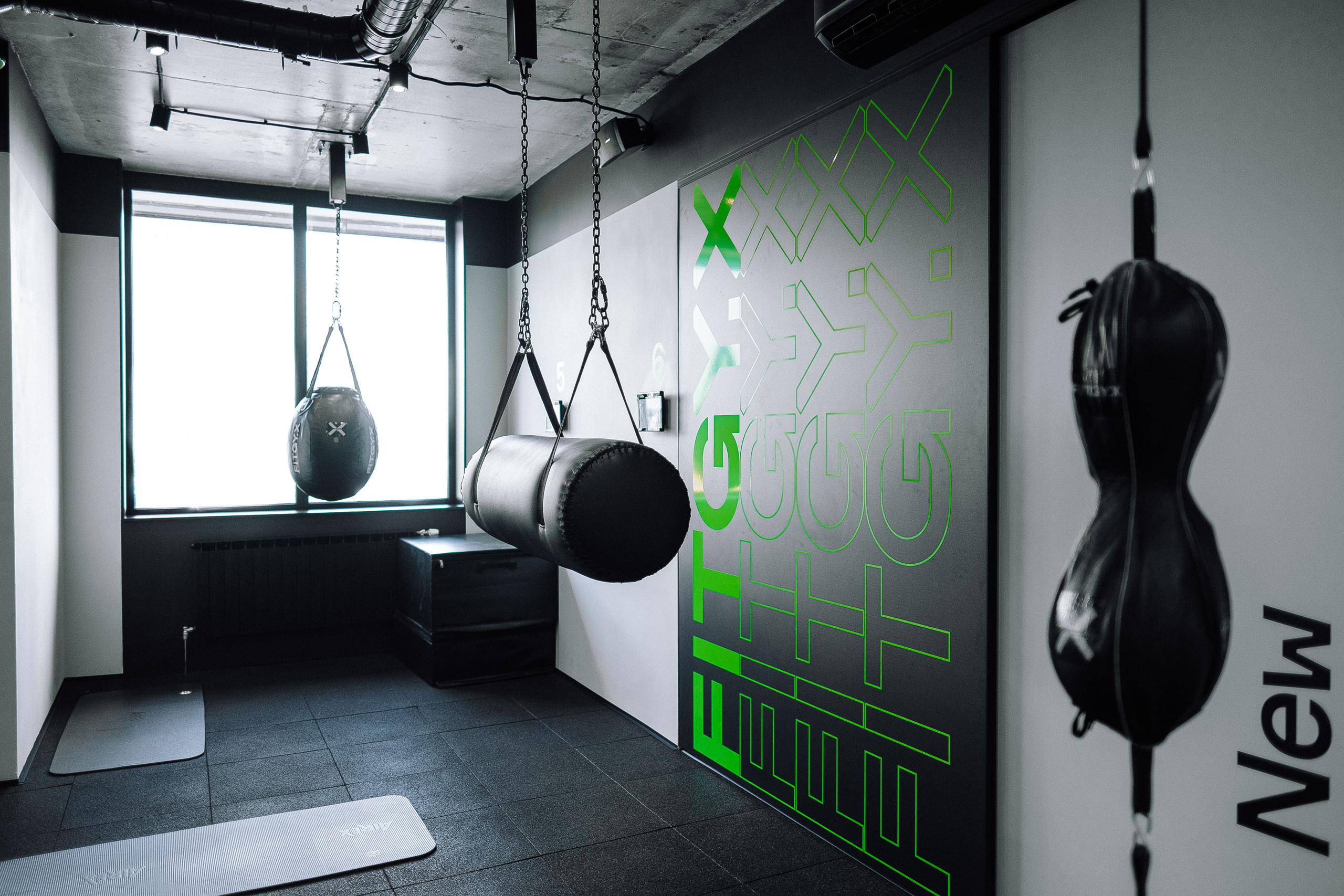 FitgyX контент 1 интерьер. Ivan Skufinsky — wedding and family photographer in Vancouver