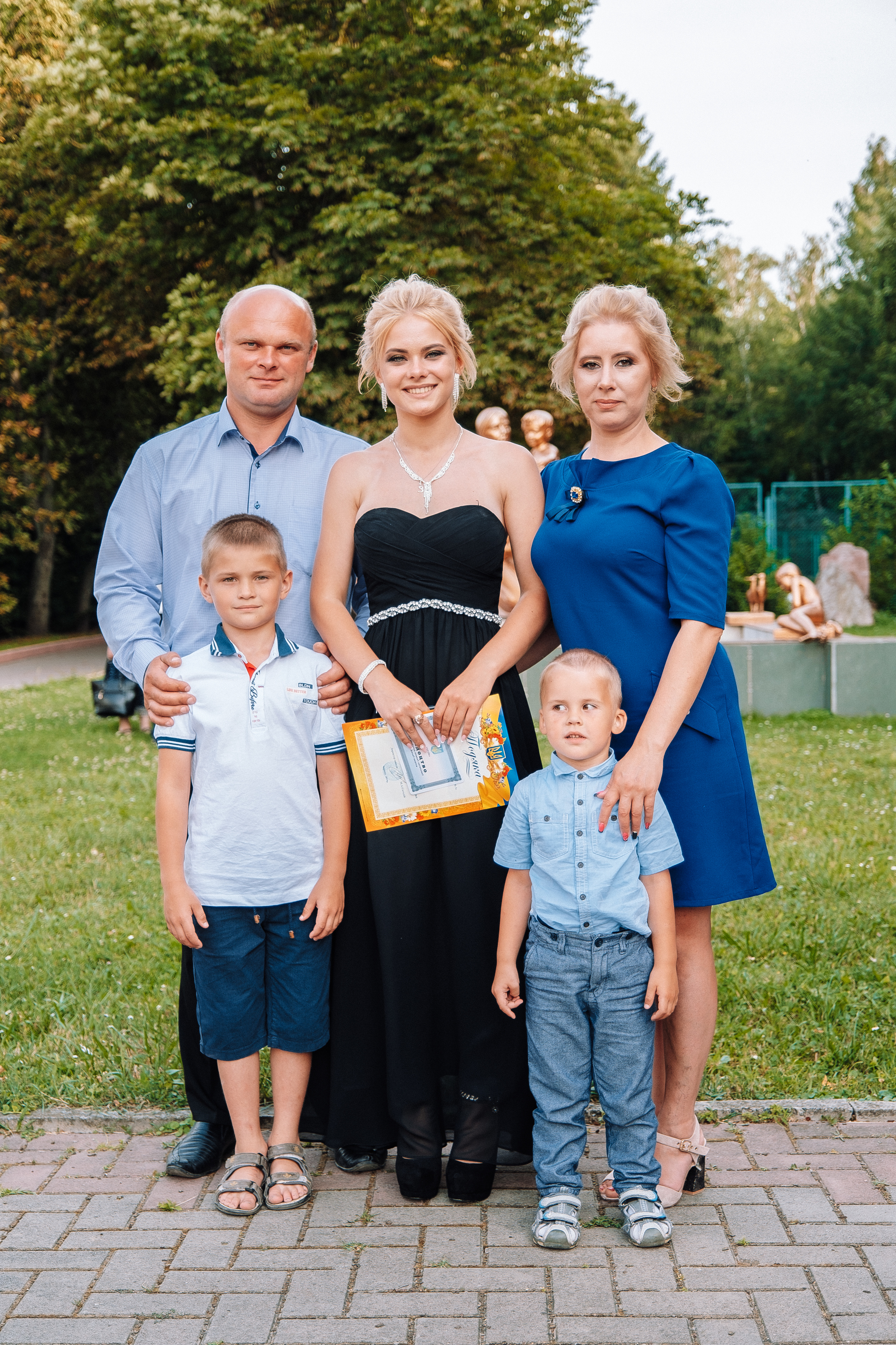 Выпускной школа номер 3. Хмельник. Ivan Skufinsky — wedding and family photographer in Vancouver