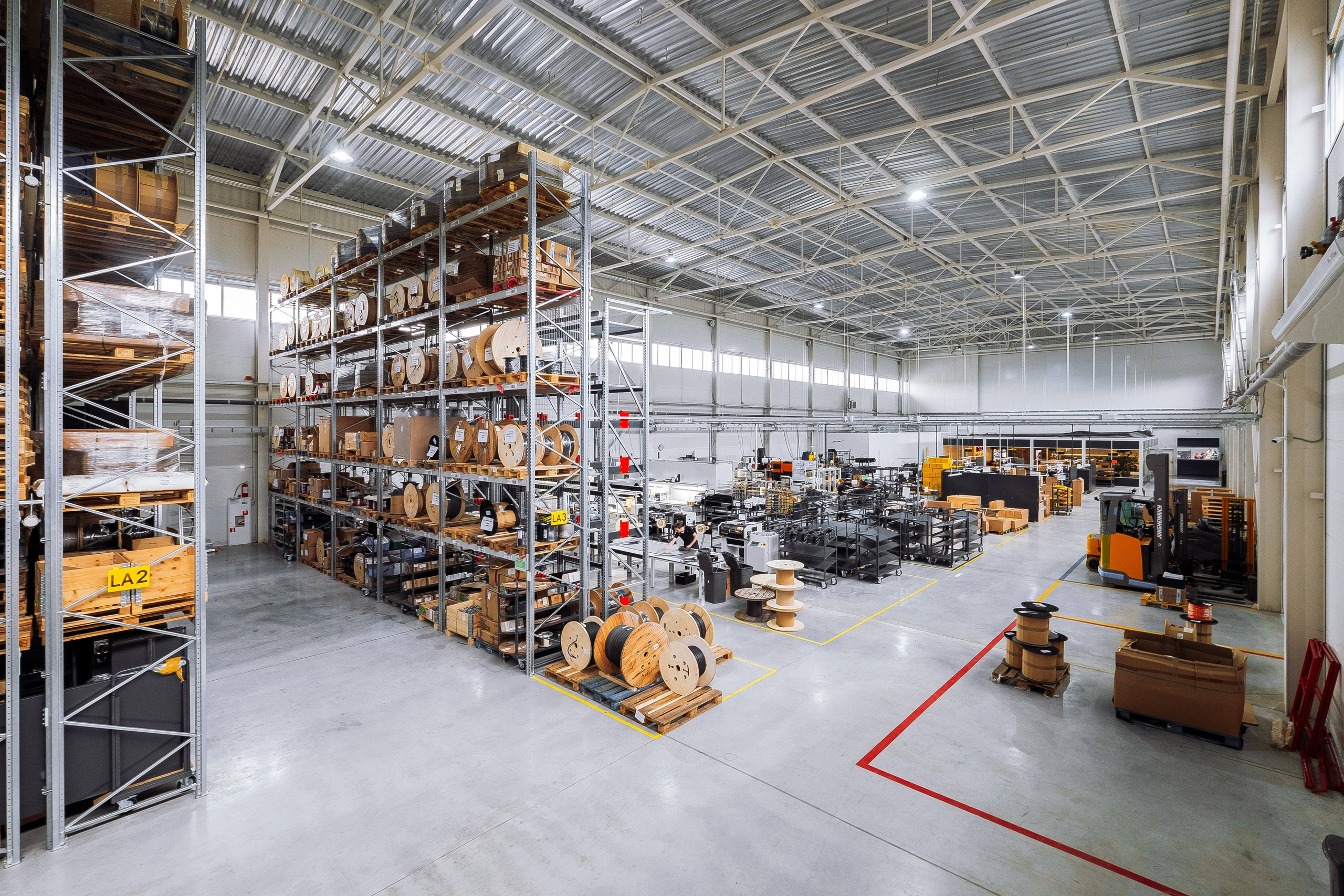 E & E Cable Solutions Factory. Ivan Skufinsky — wedding and family photographer in Vancouver