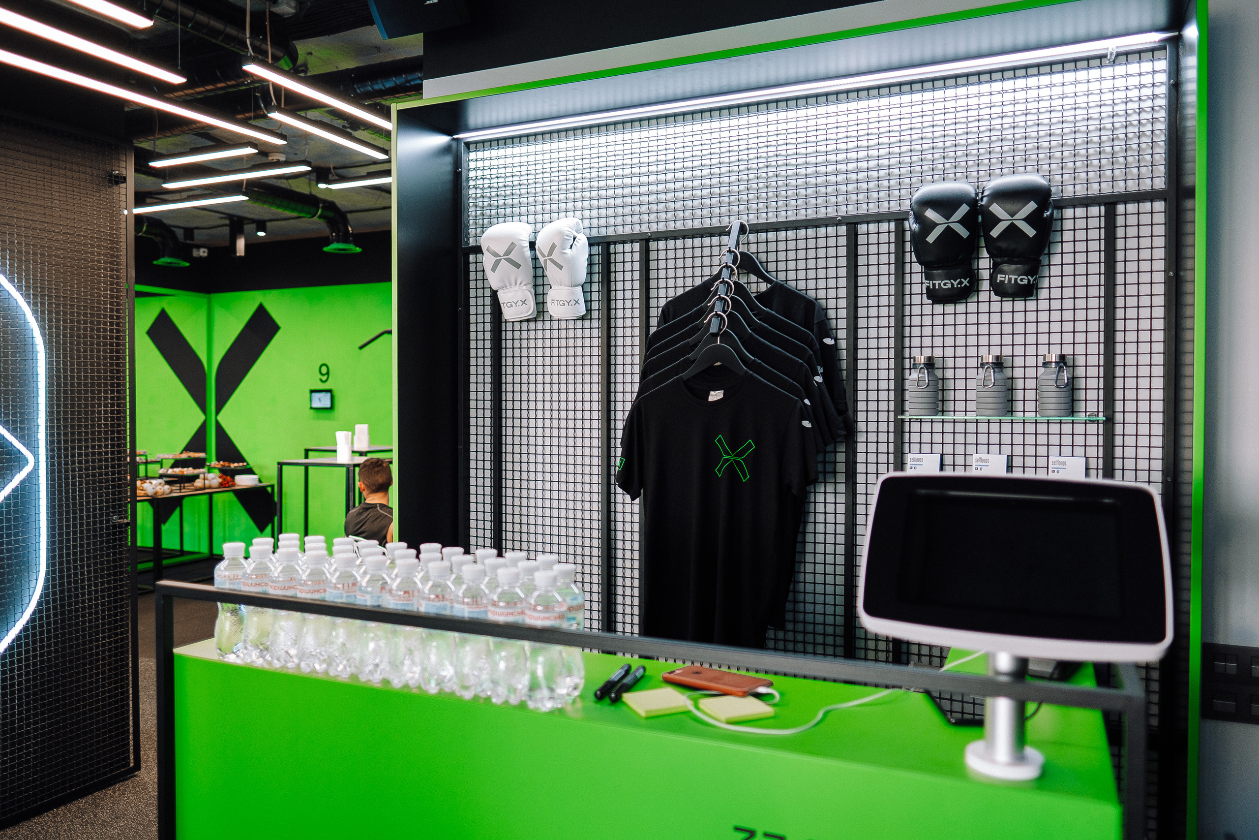 FitgyX контент 1 интерьер. Ivan Skufinsky — wedding and family photographer in Vancouver