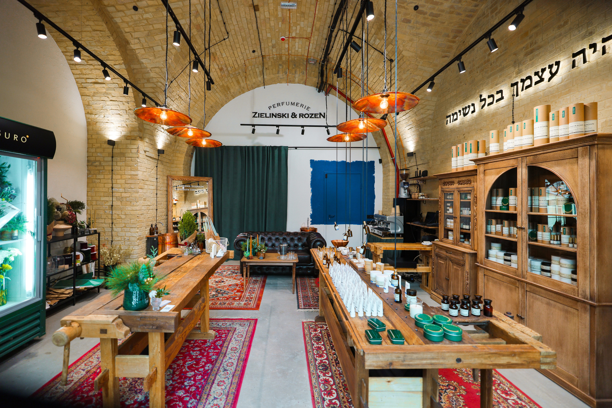 PERFUMERIE ZIELINSKI & ROZEN. Ivan Skufinsky — wedding and family photographer in Vancouver