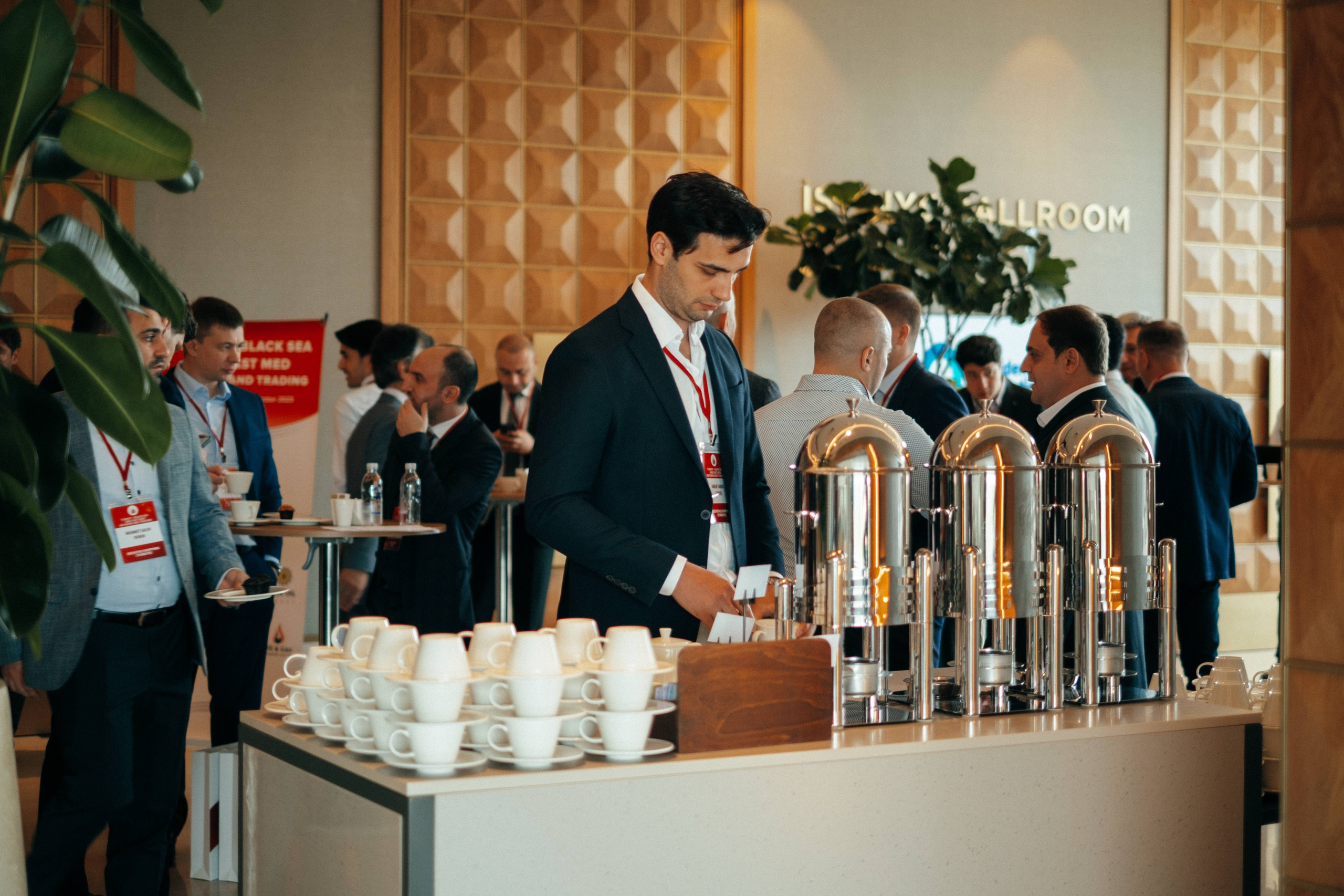 EXECUTIVE RETREAT Izmir Confidence Information Services. Ivan Skufinsky — wedding and family photographer in Vancouver