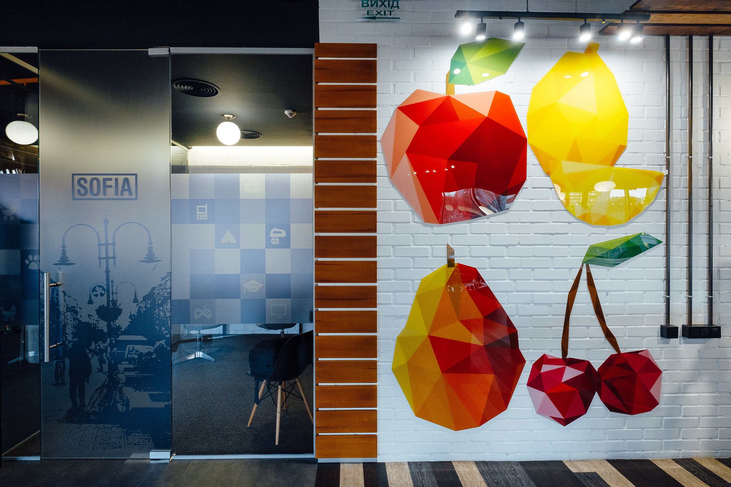 Фотоэкскурсия в компанию OLX. Ivan Skufinsky — wedding and family photographer in Vancouver