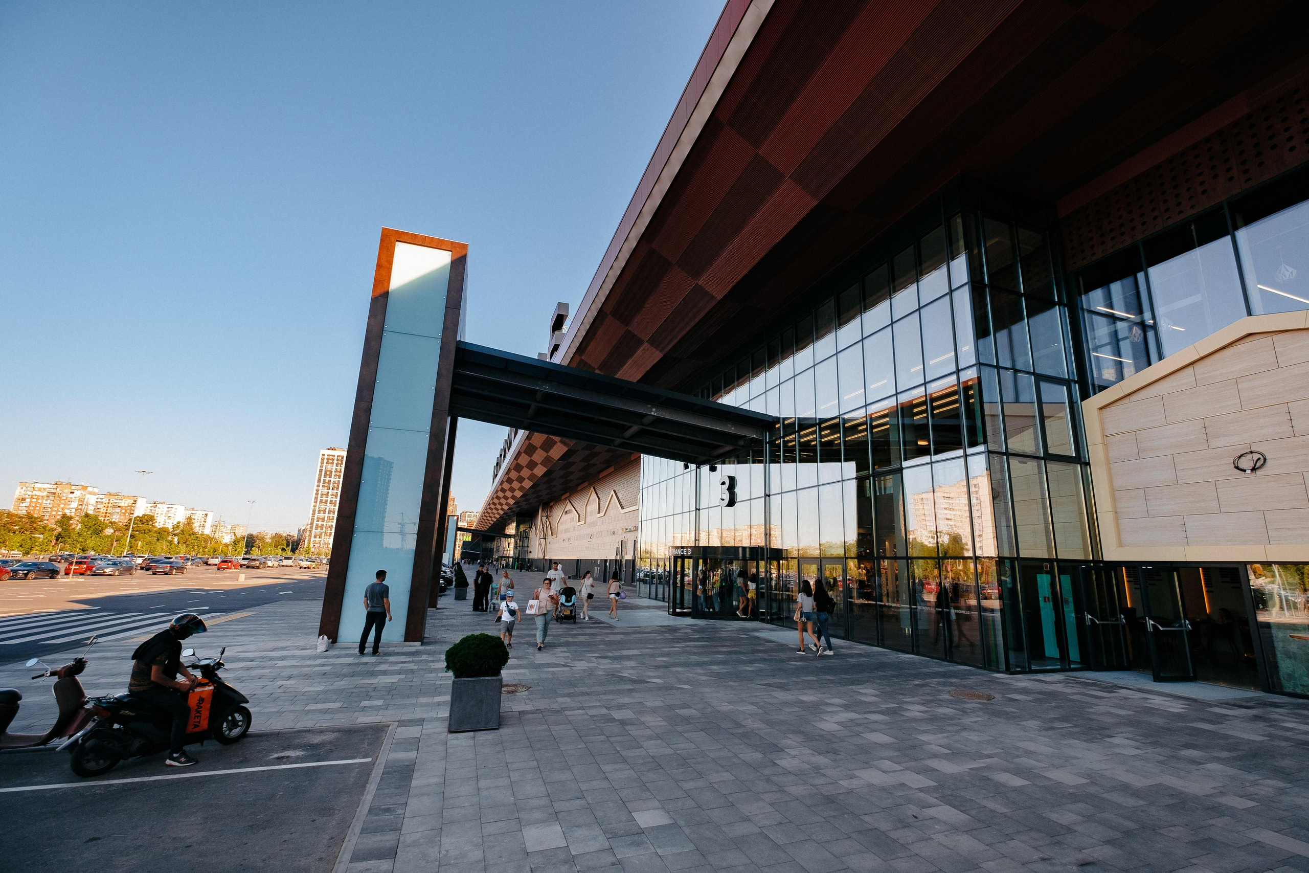 EXTERIER RETROVILLE. Ivan Skufinsky — wedding and family photographer in Vancouver