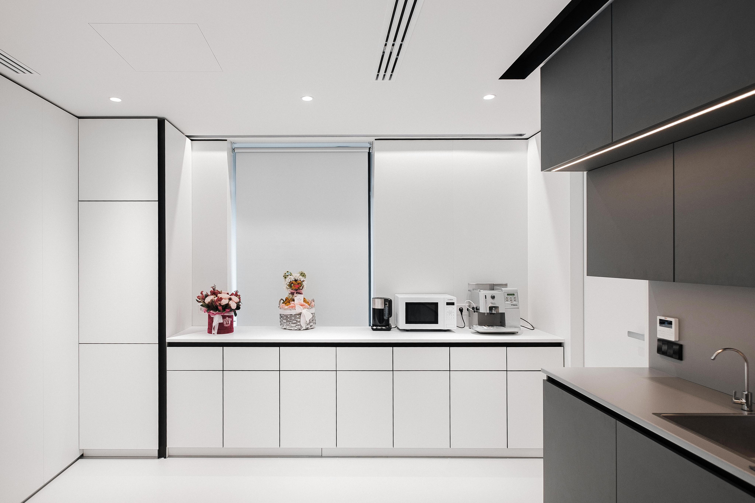 BEAUTY SAIOON OI. Ivan Skufinsky — wedding and family photographer in Vancouver