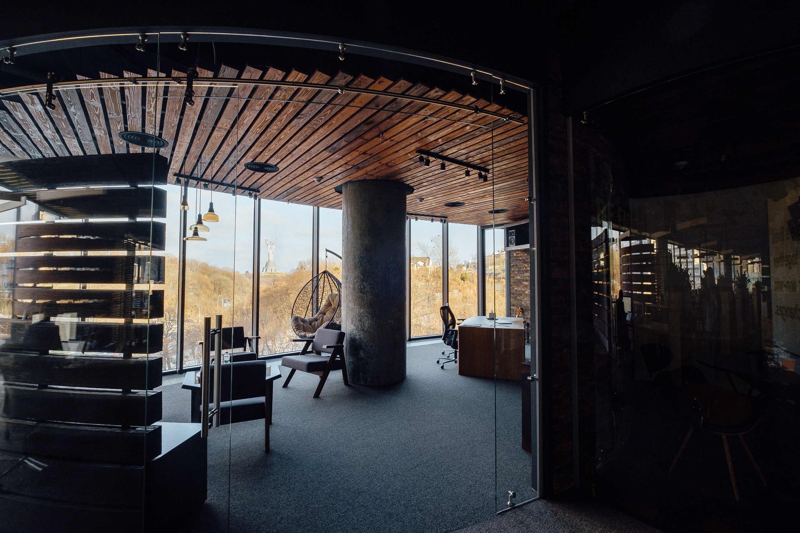 Фотоэкскурсия в компанию OLX. Ivan Skufinsky — wedding and family photographer in Vancouver