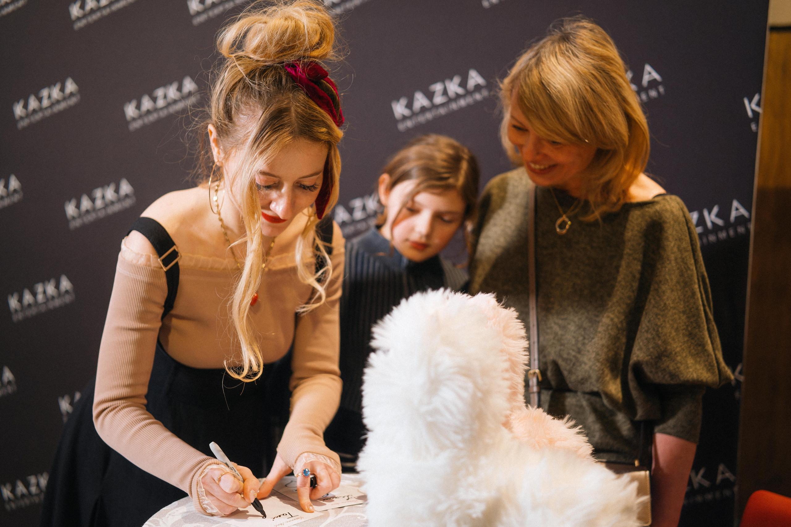 Live concert photography from Vivienne Mort in Vancouver 2025. Ivan Skufinsky — wedding and family photographer in Vancouver