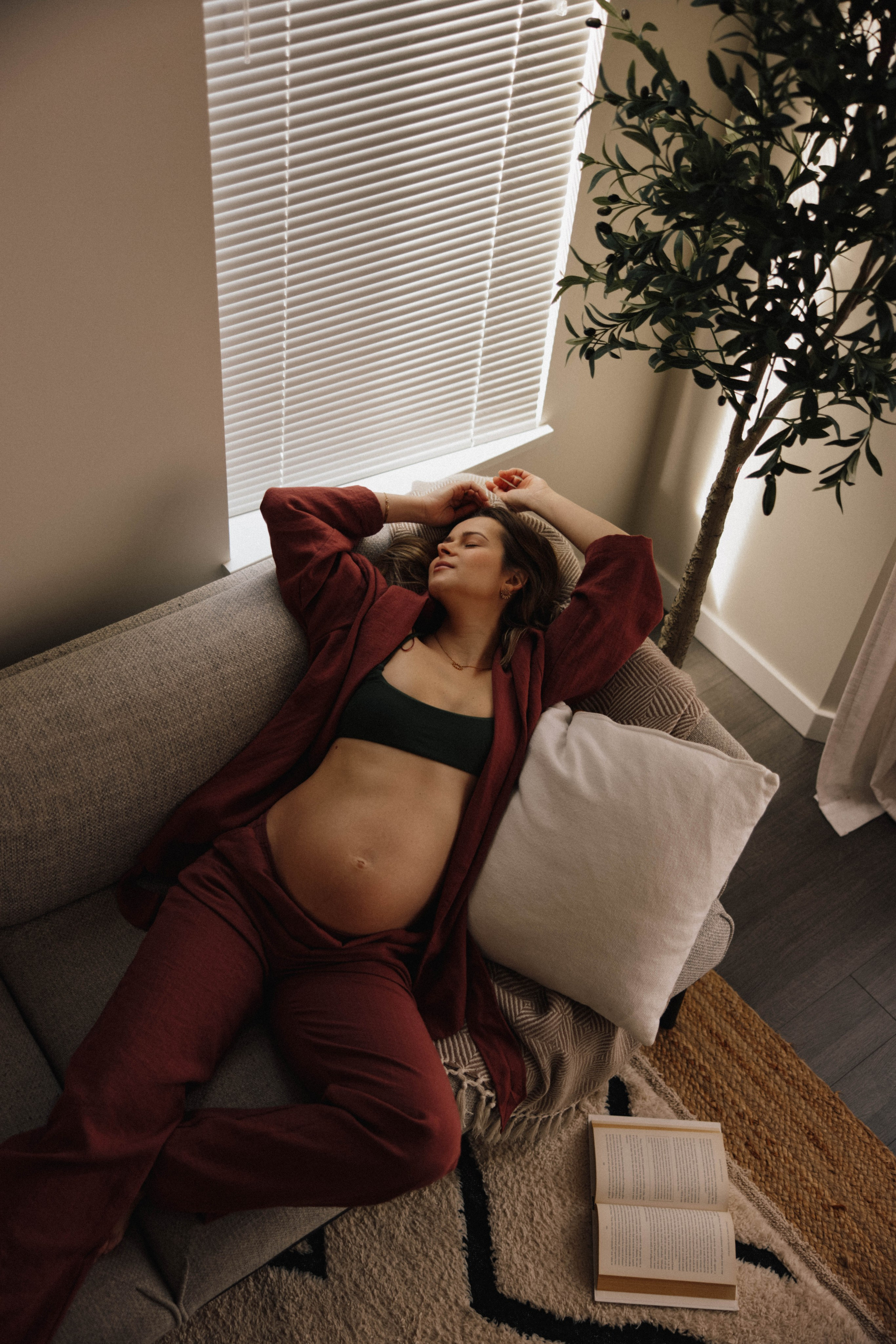 Pregnancy Home Story Vancouver. Ivan Skufinsky — wedding and family photographer in Vancouver