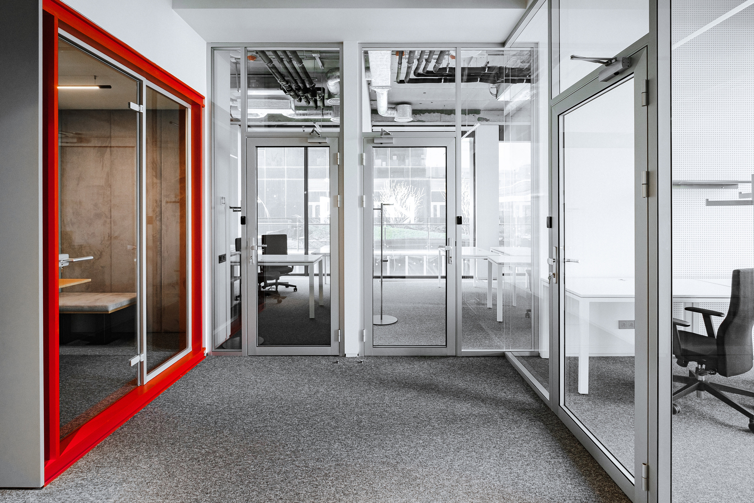 Interior photographer and videographer in Vancouver, BC, Canada. Ivan Skufinsky — wedding and family photographer in Vancouver