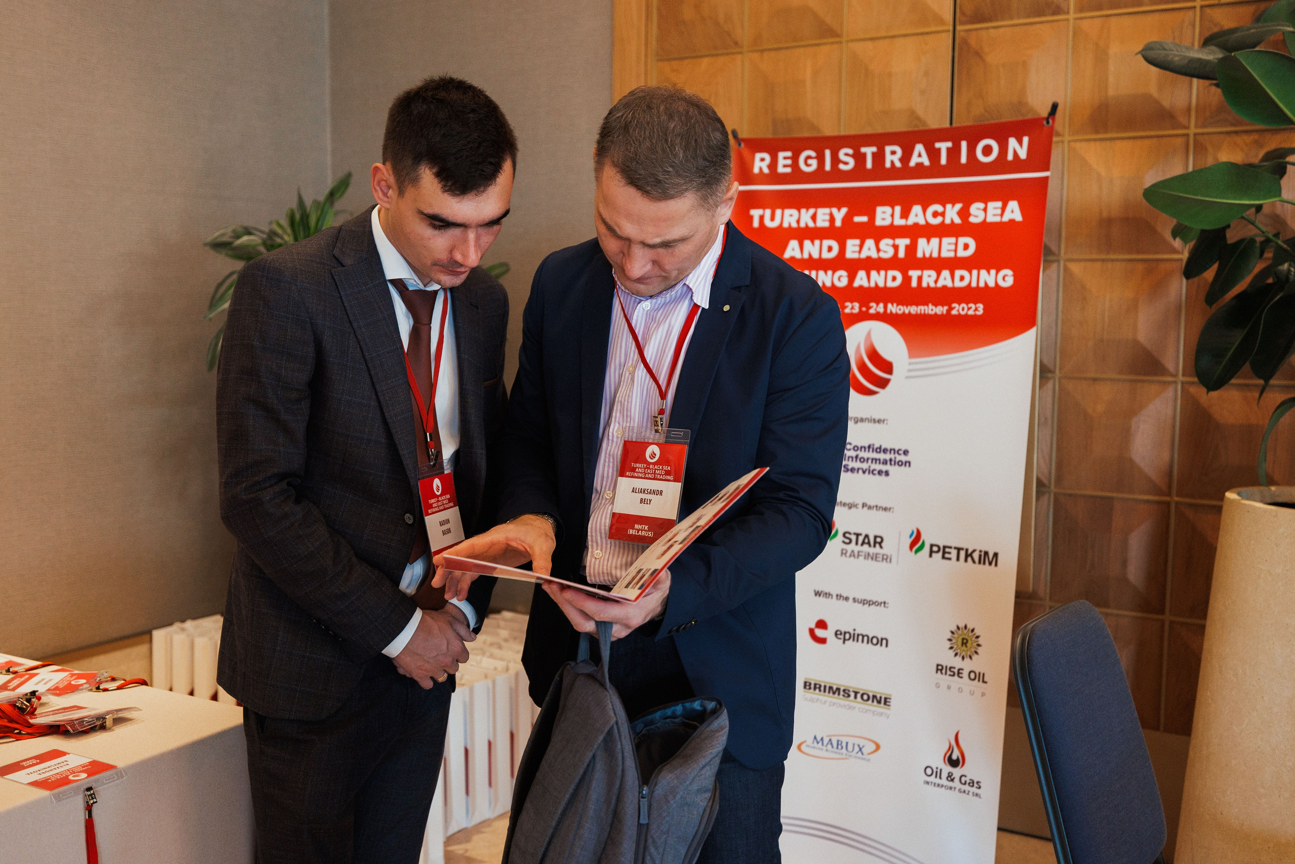 EXECUTIVE RETREAT Izmir Confidence Information Services. Ivan Skufinsky — wedding and family photographer in Vancouver