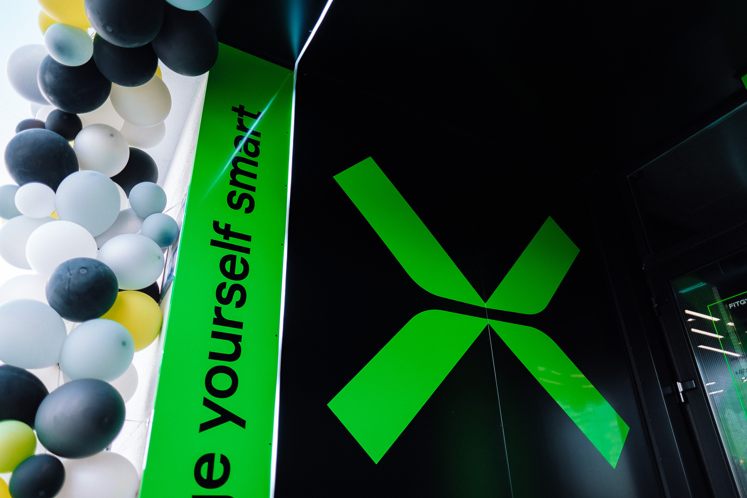 FitgyX контент 1 интерьер. Ivan Skufinsky — wedding and family photographer in Vancouver