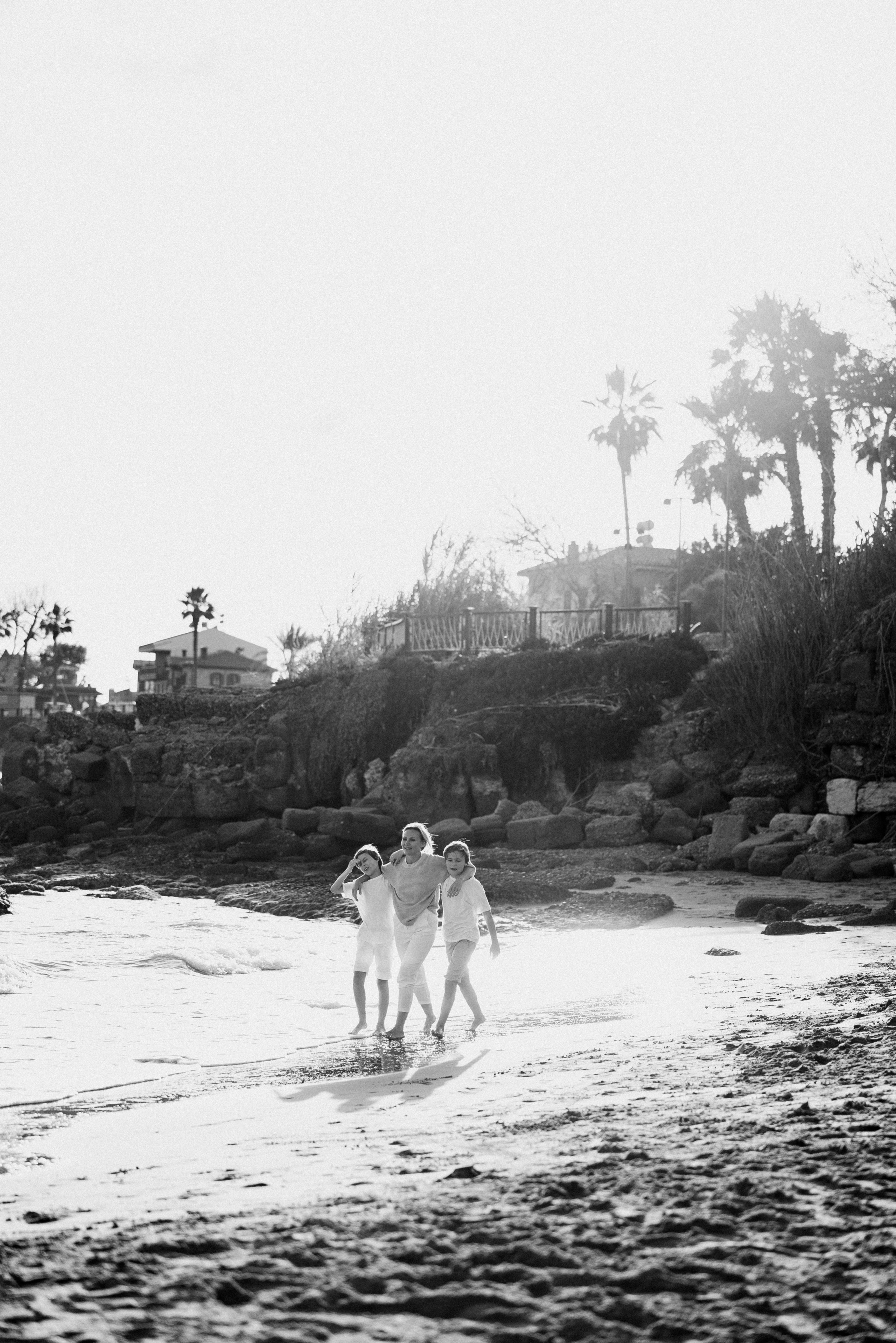 Family photo session on the beach in Vancouver BC Сanada. Twins. Ivan Skufinsky — wedding and family photographer in Vancouver
