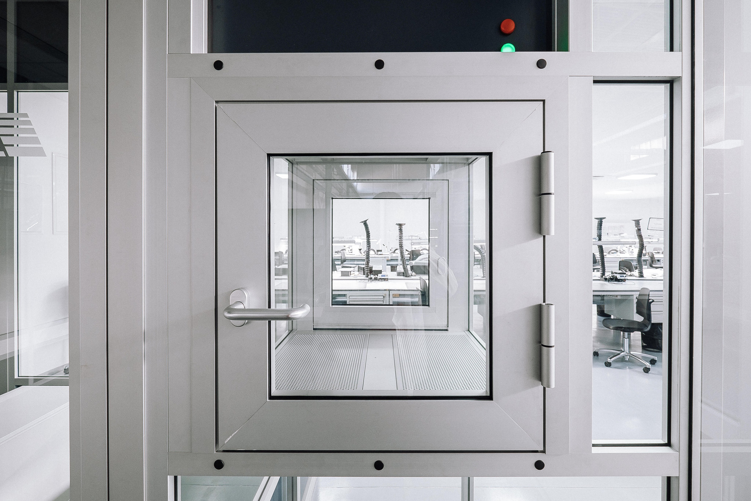 E & E Cable Solutions Factory. Ivan Skufinsky — wedding and family photographer in Vancouver