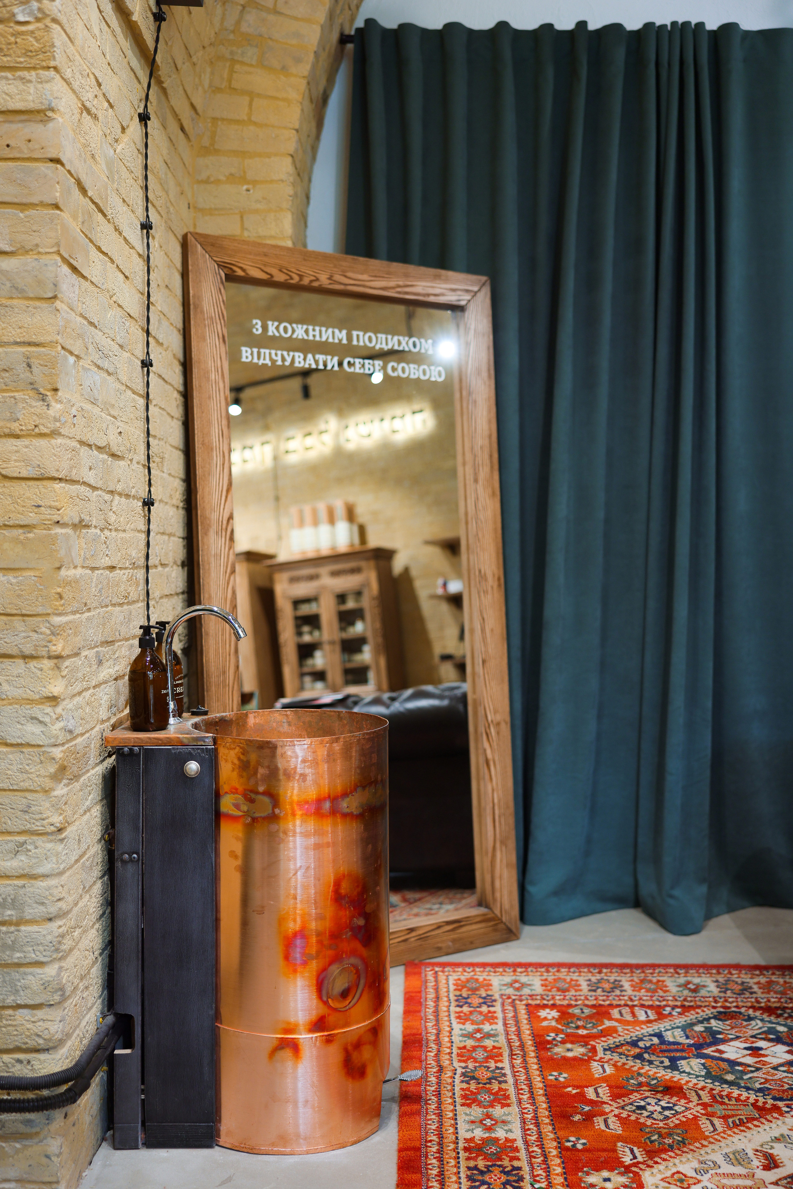 PERFUMERIE ZIELINSKI & ROZEN. Ivan Skufinsky — wedding and family photographer in Vancouver